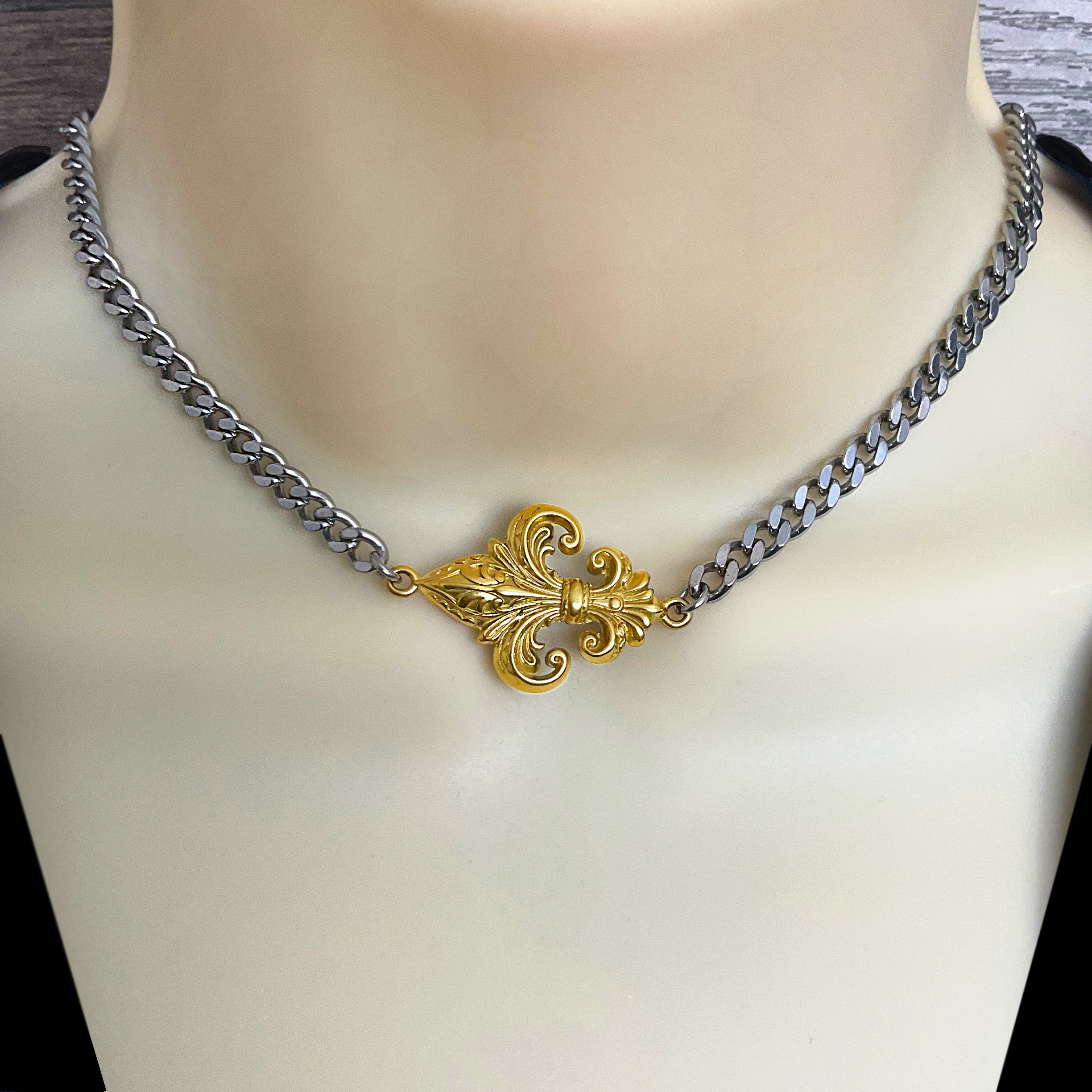 Fleur-de-lis two tonal necklace