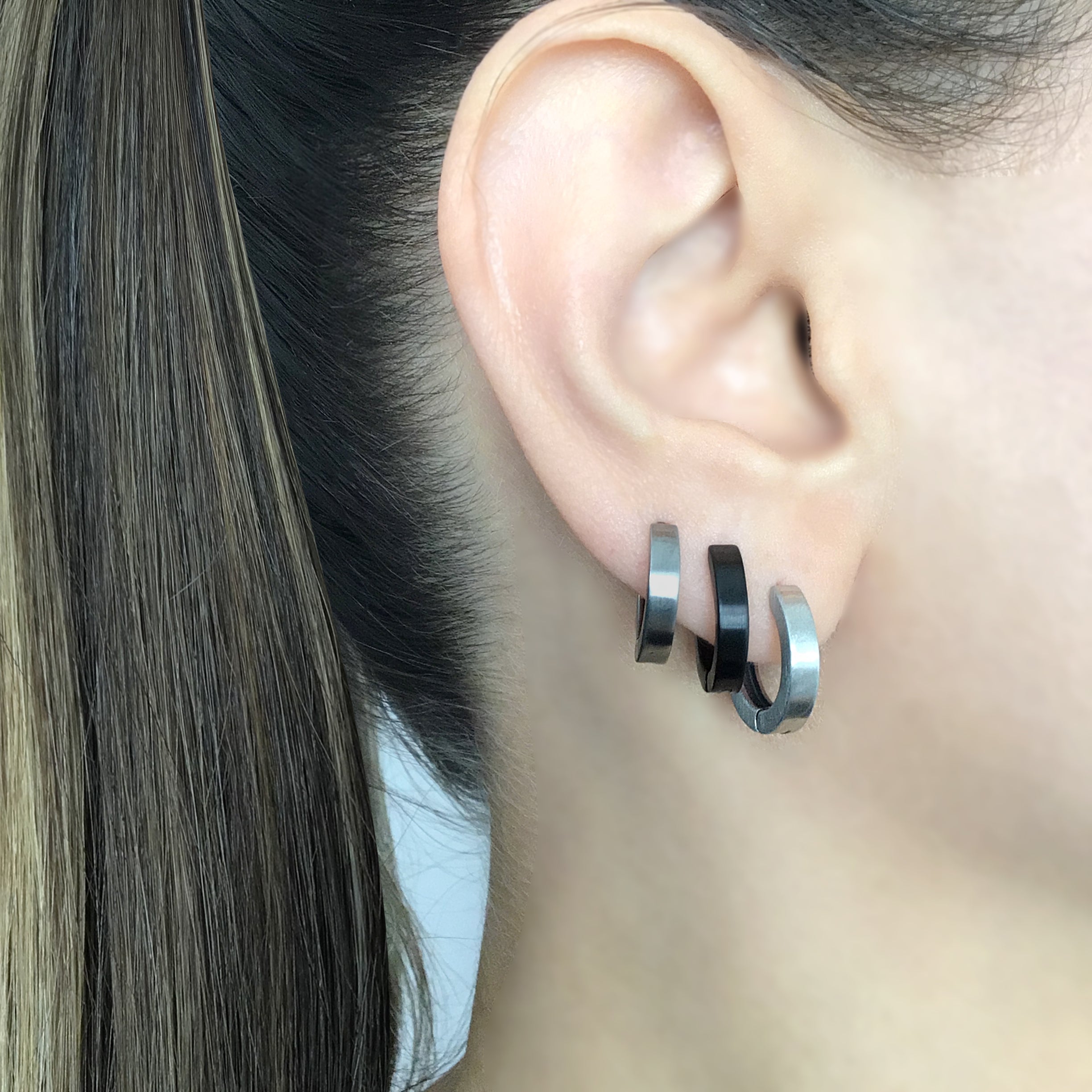 Hoop earrings with matt finish