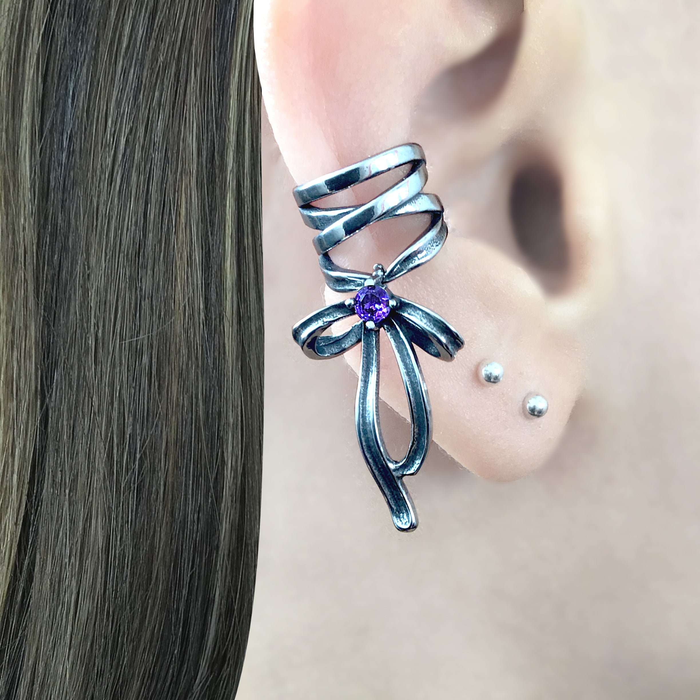 Bow ear cuff