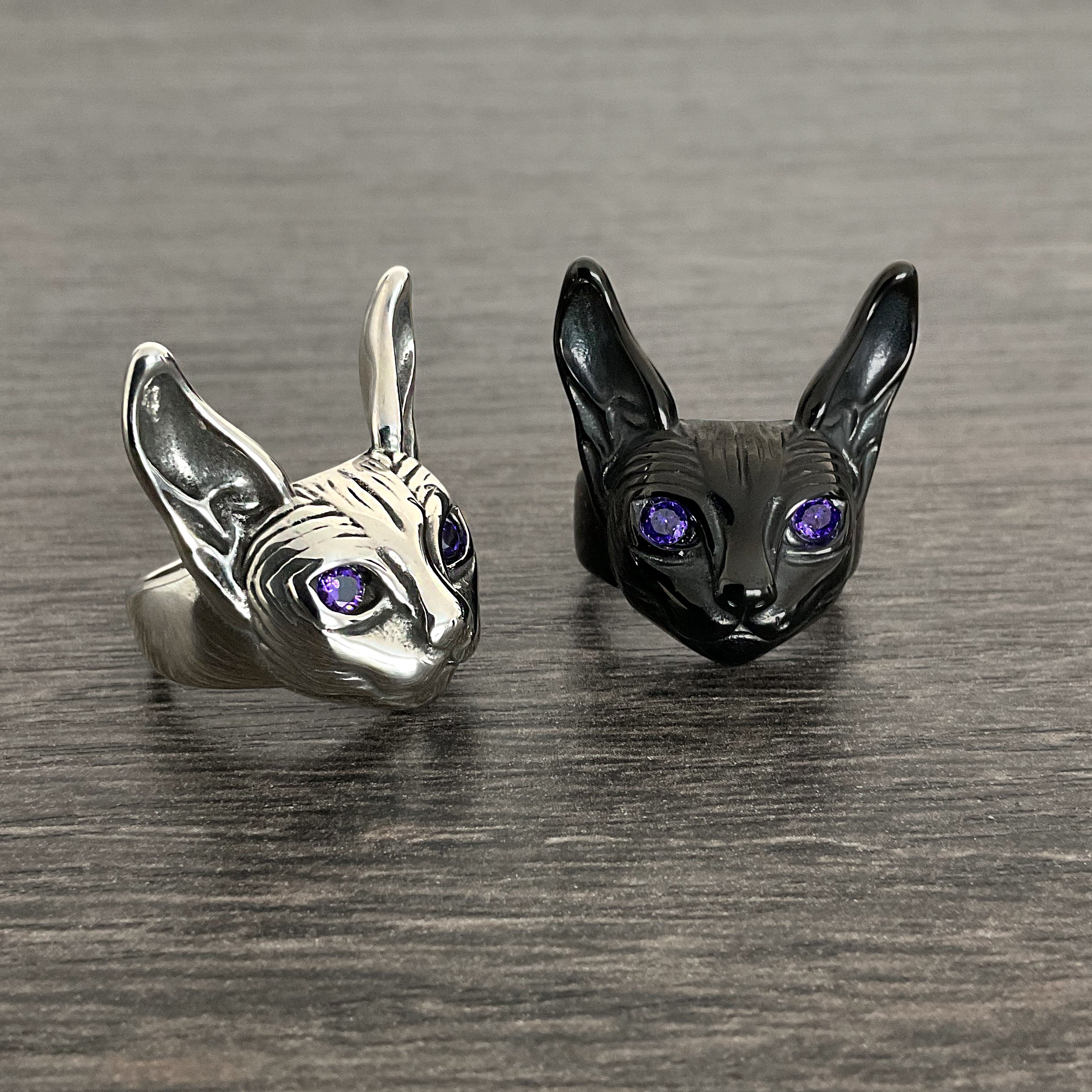Sphynx cat ring with purcple eyes