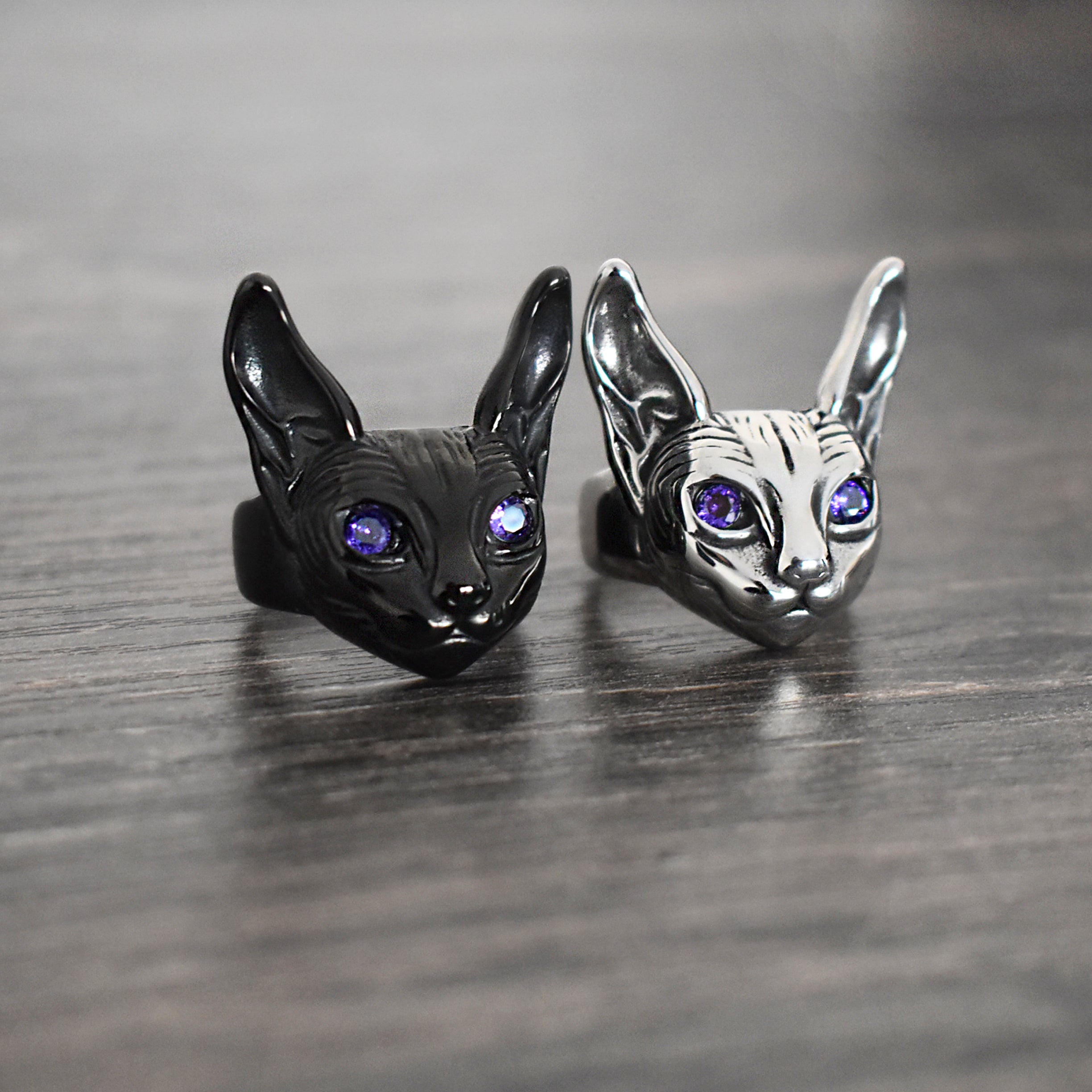 Sphynx cat ring with purcple eyes