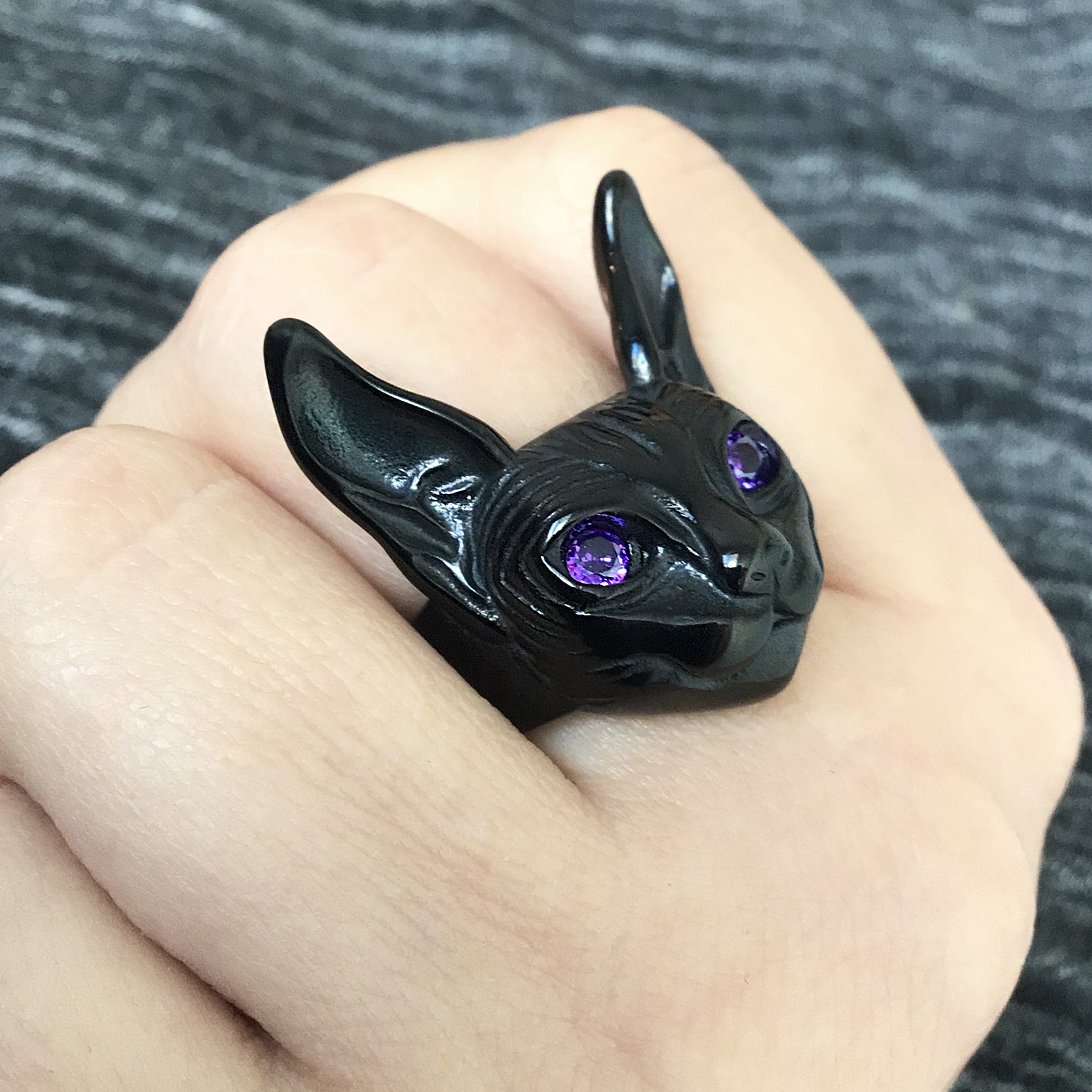 Sphynx cat ring with purcple eyes