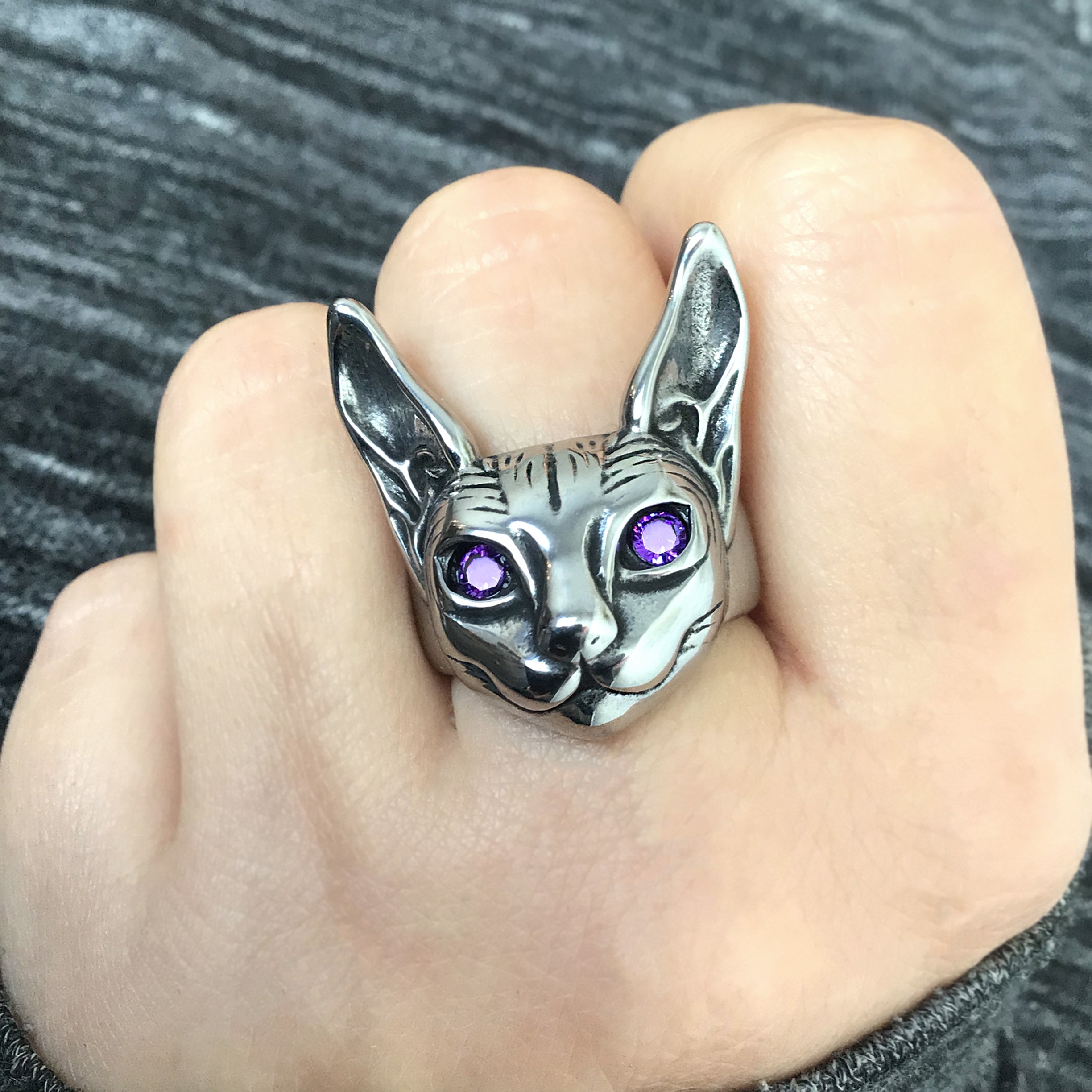 Sphynx cat ring with purcple eyes