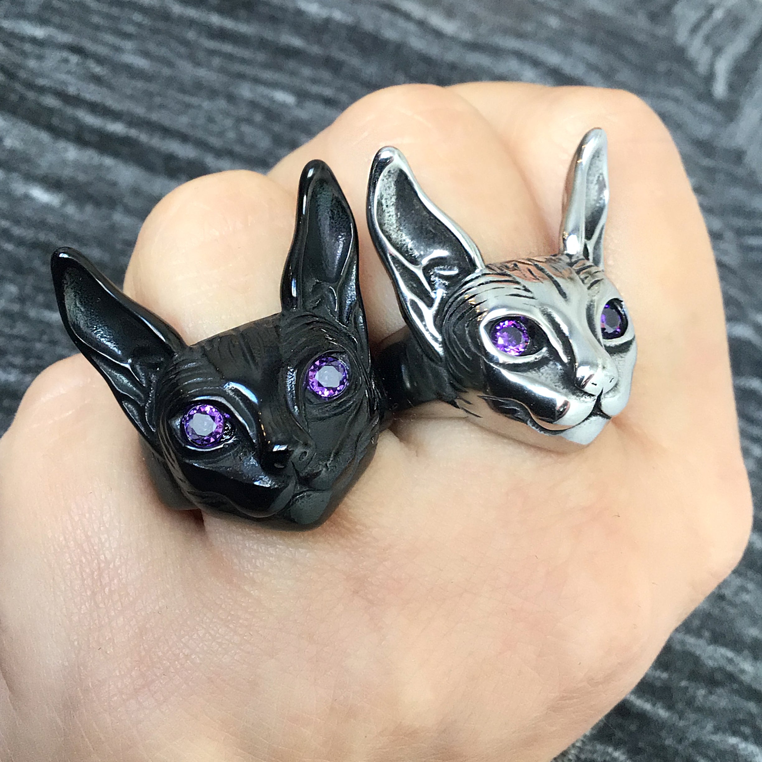 Sphynx cat ring with purcple eyes