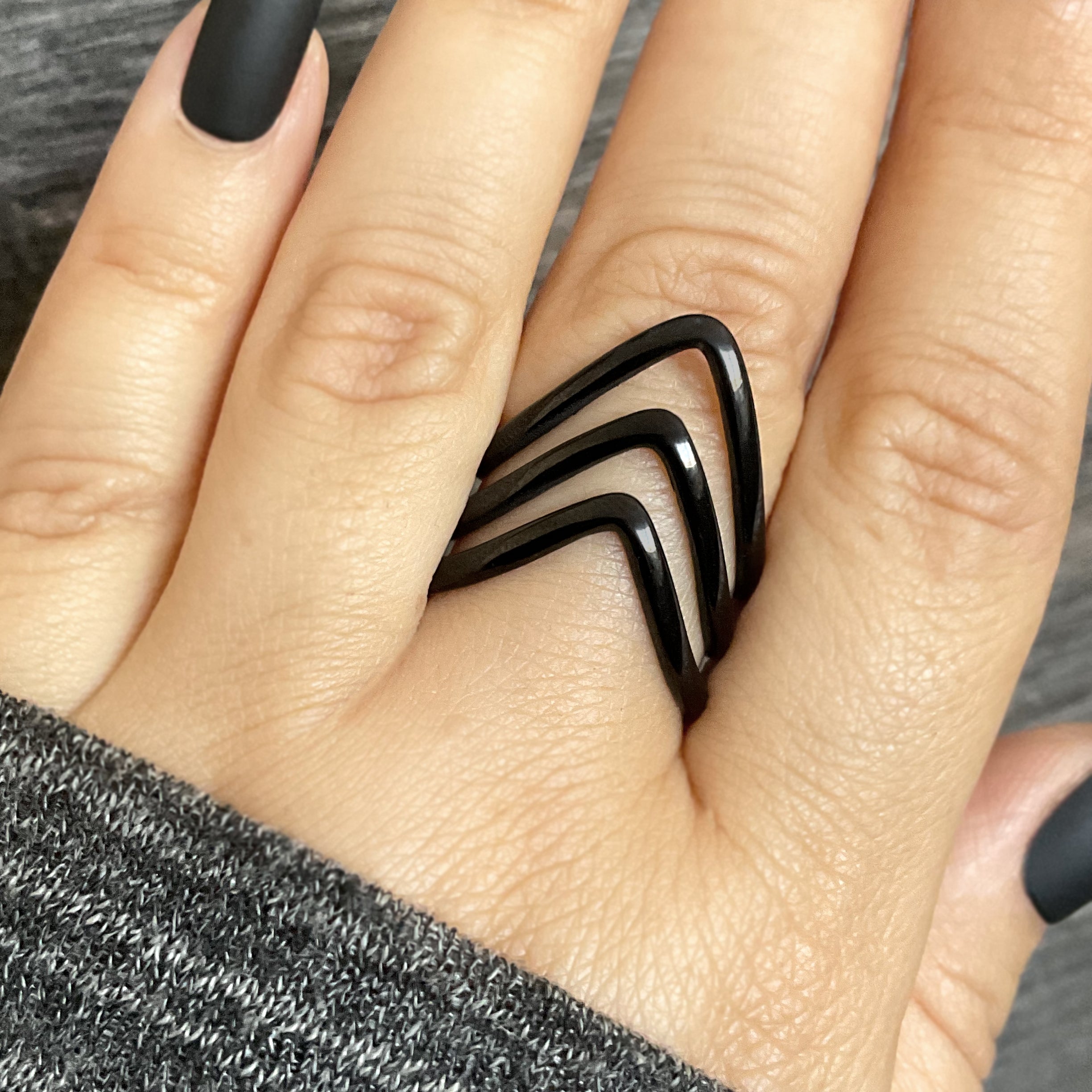 Chevron ring | V ring