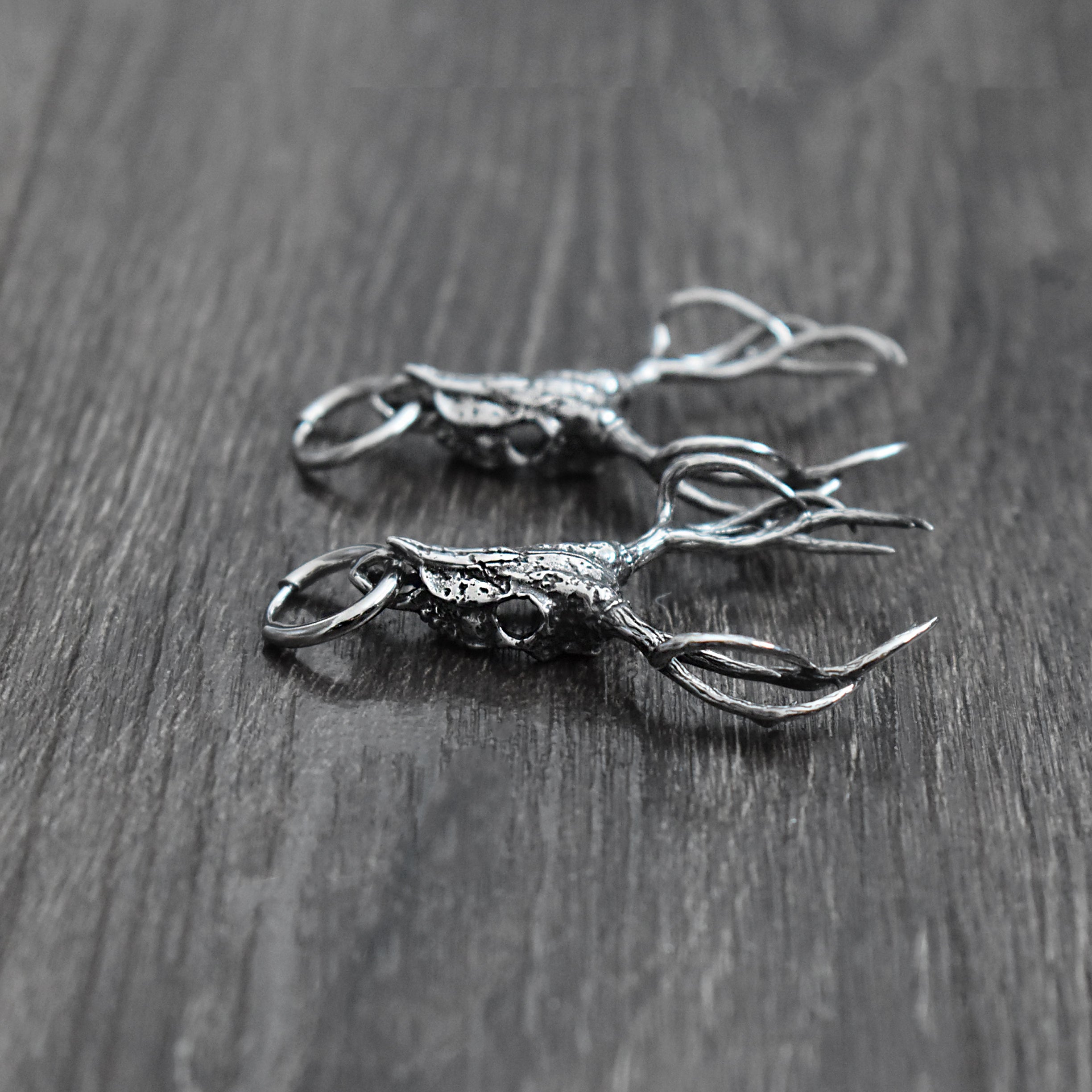 Deer skull with antlers hoops