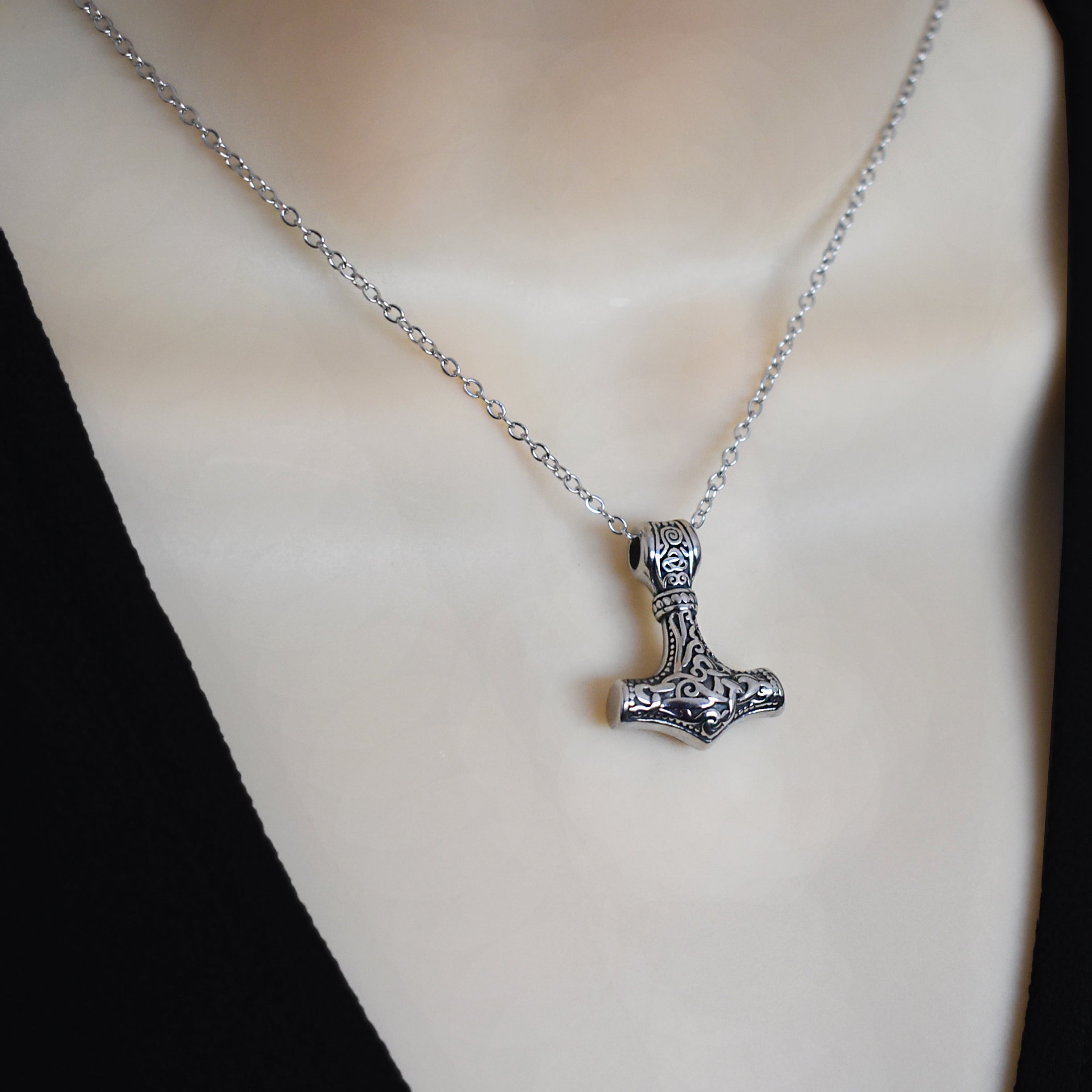 Viking hammer pendant necklace