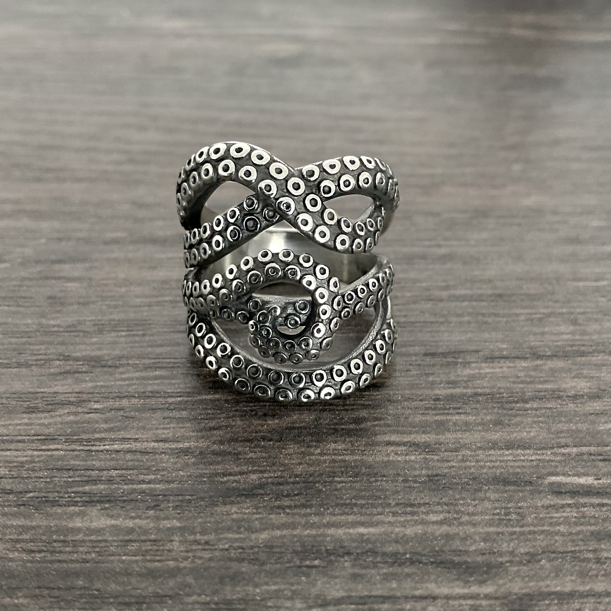 Octopus tentacles wide ring
