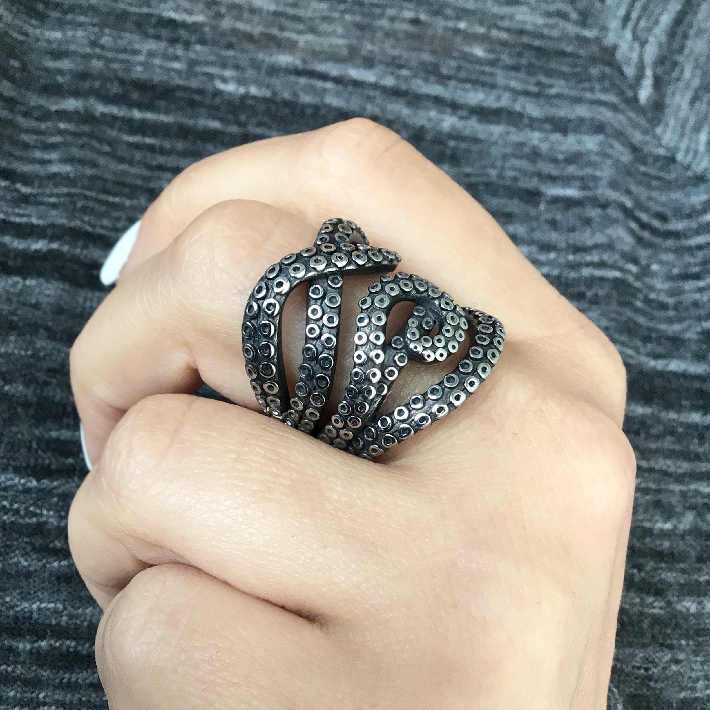 Octopus tentacles wide ring