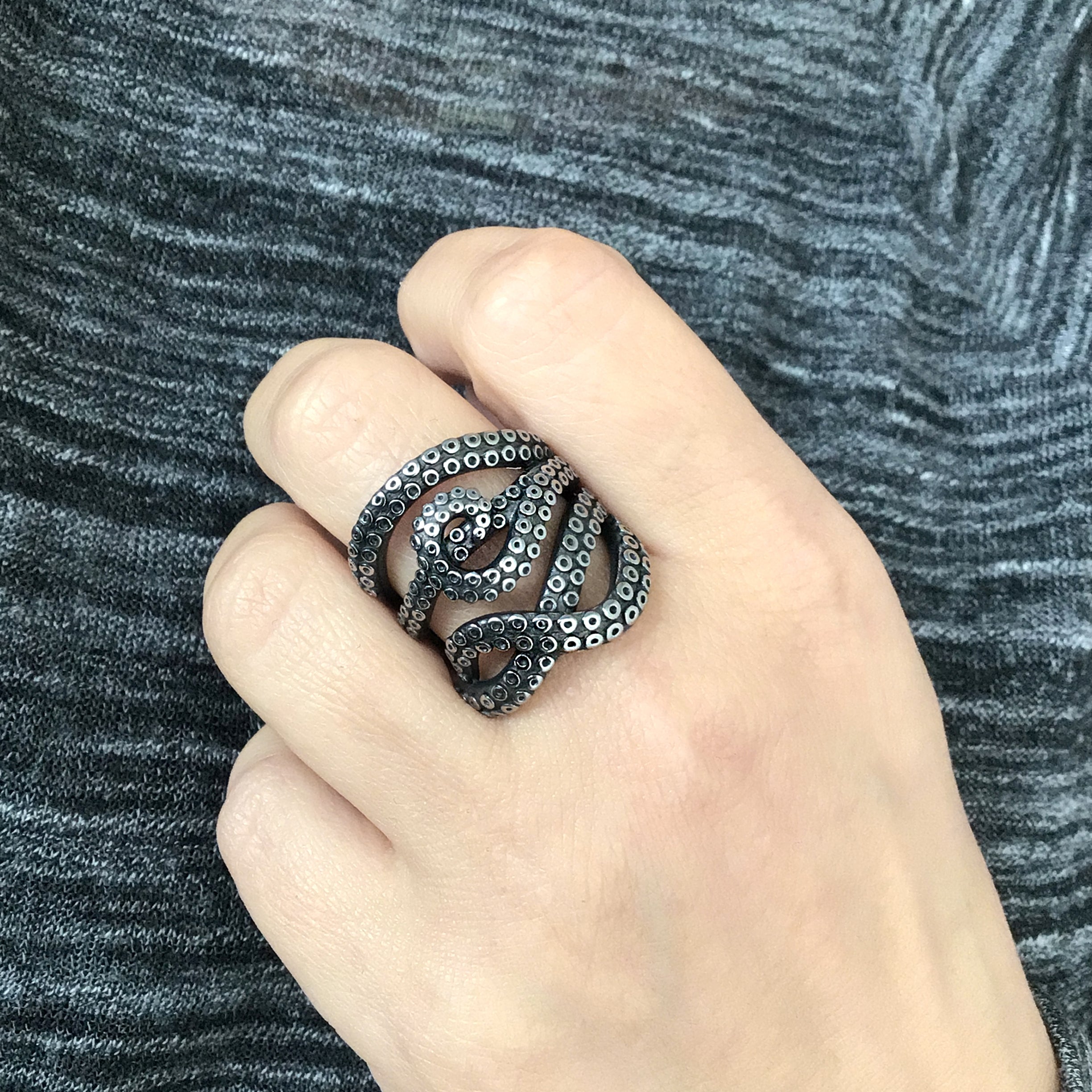 Octopus tentacles wide ring