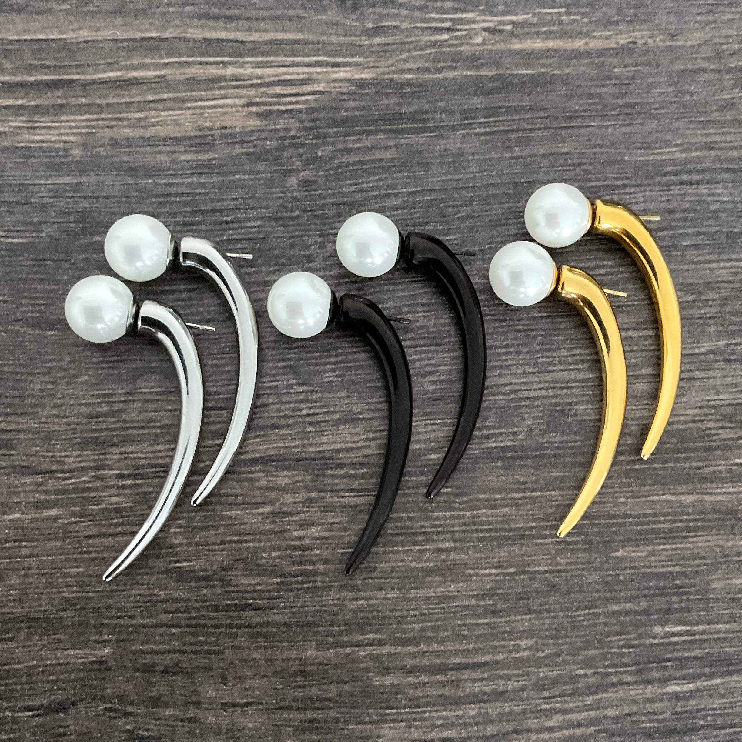 Pearl claw ear jacket earrings