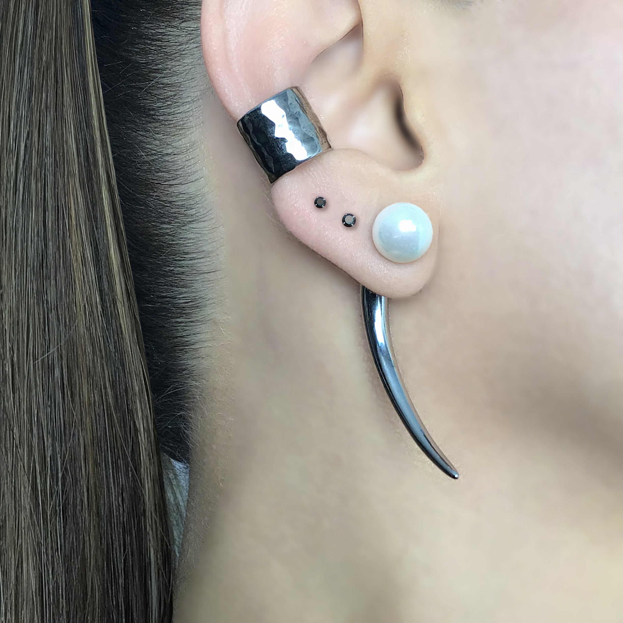 Pearl claw ear jacket earrings