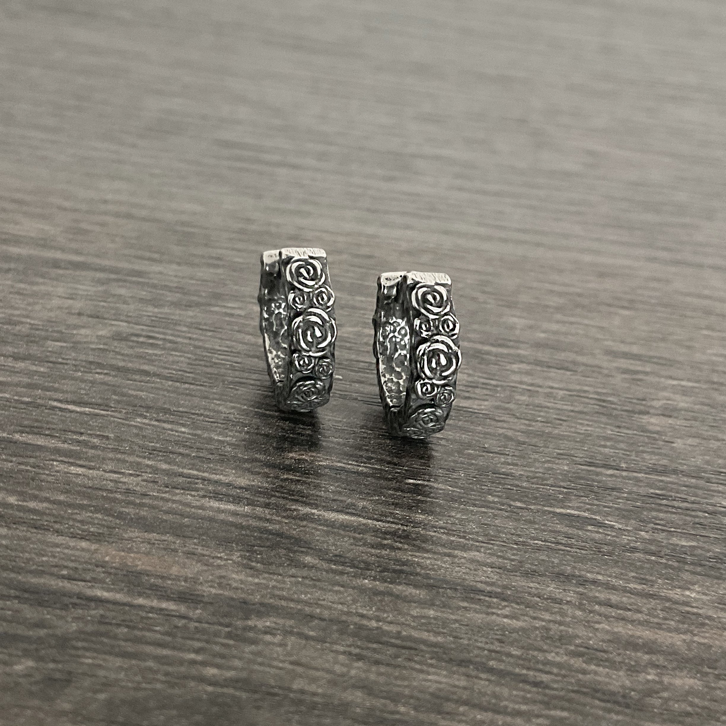 Roses hoop earrings