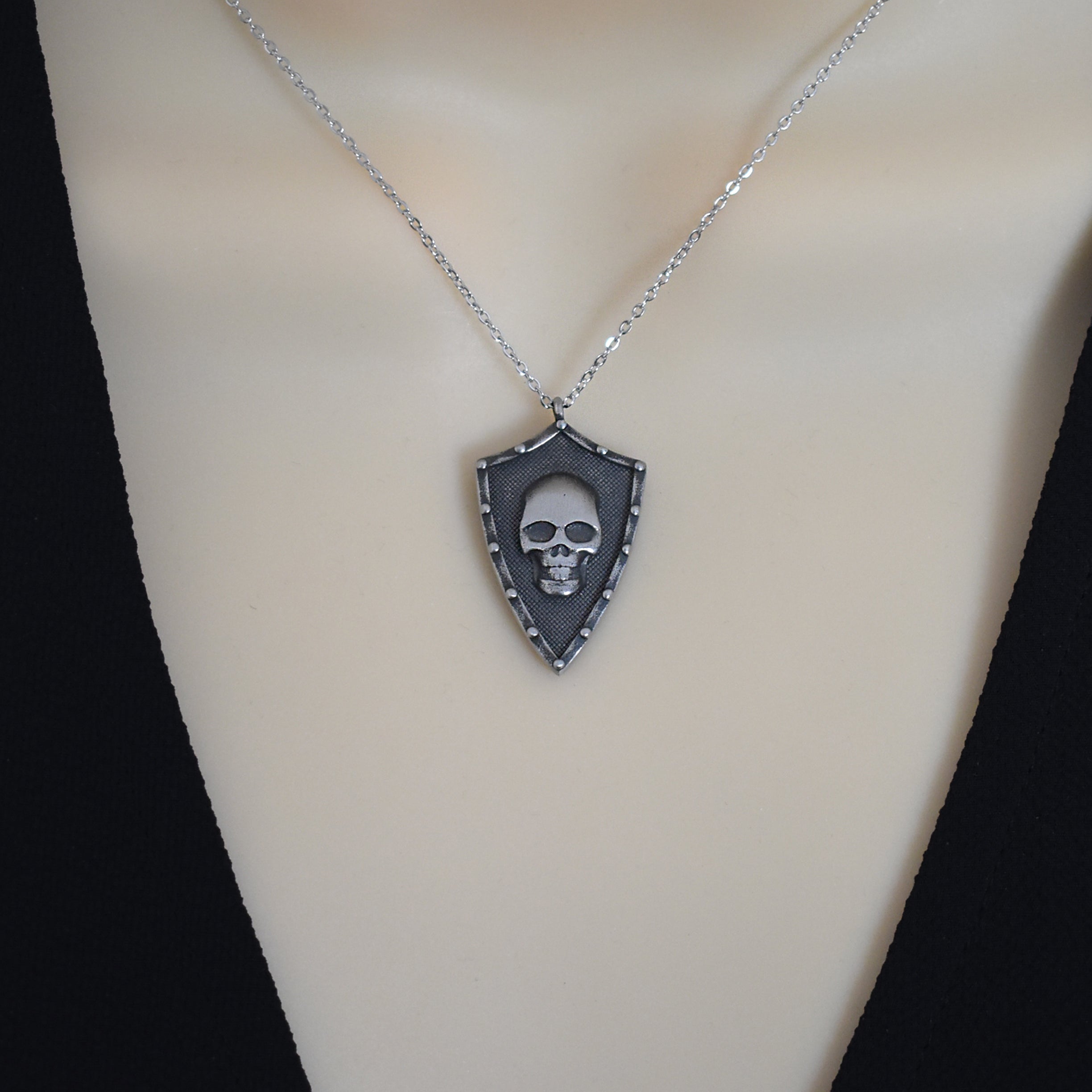 Shield with Star and Skull necklace