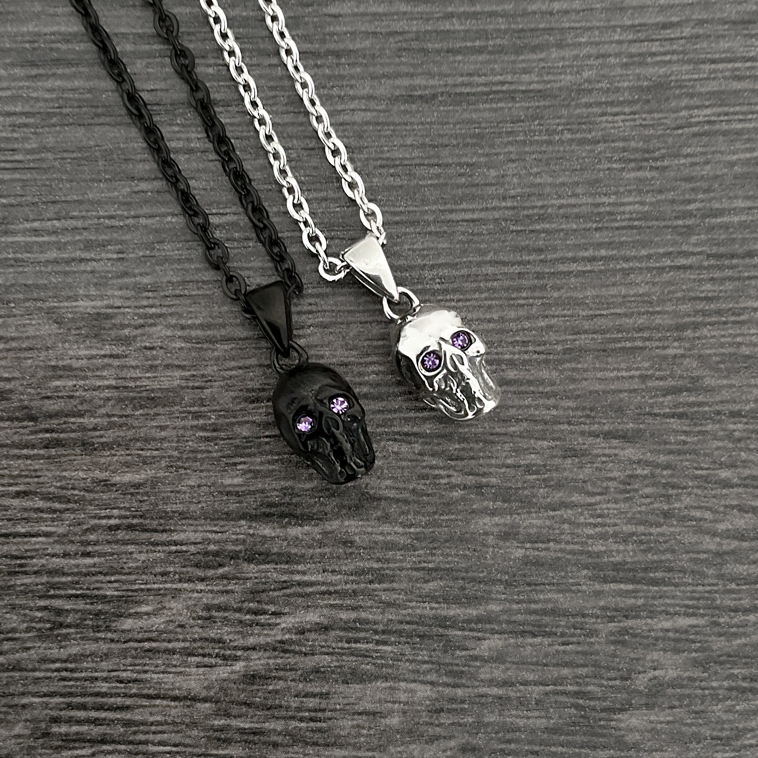 Skull necklace with Purple eyes