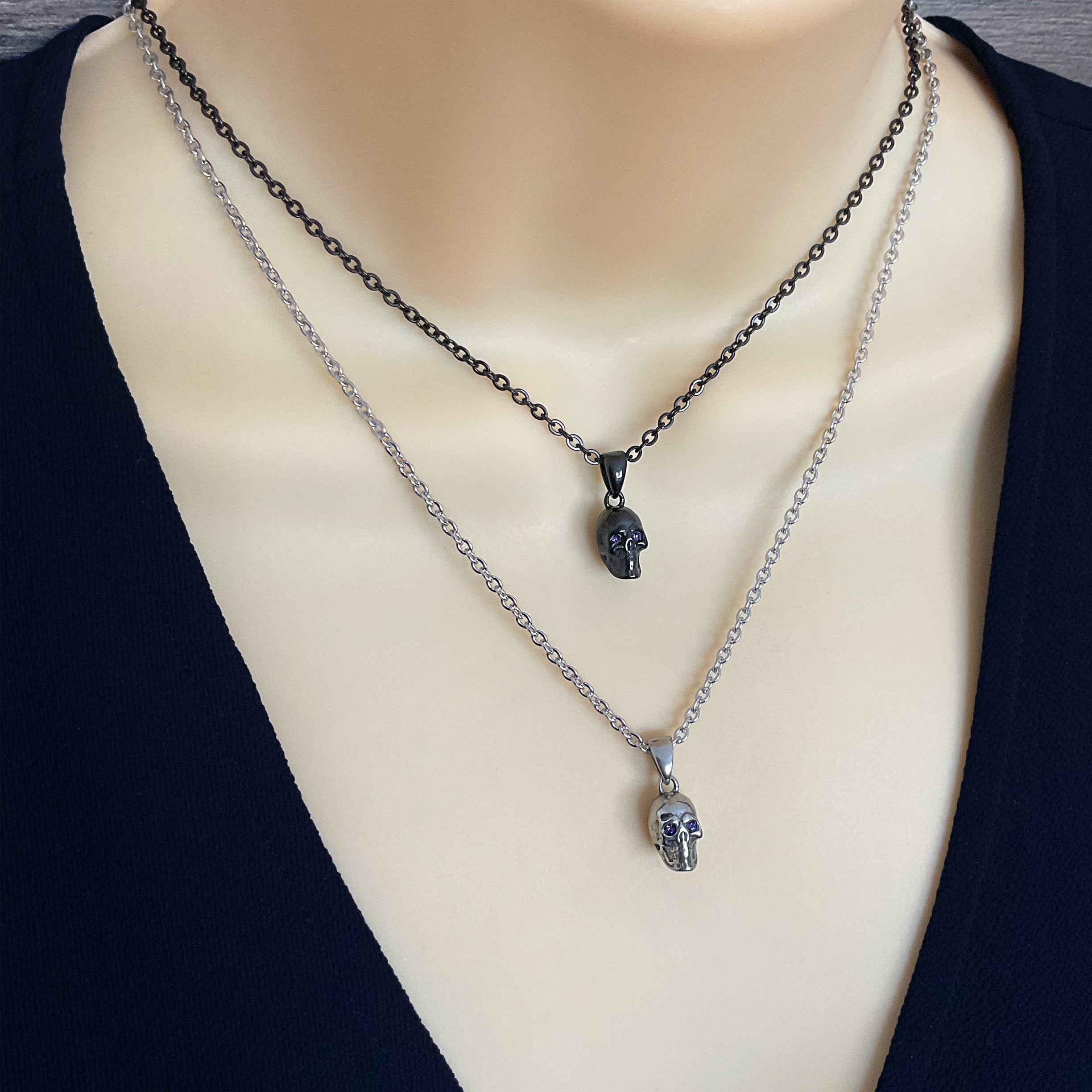 Skull necklace with Purple eyes