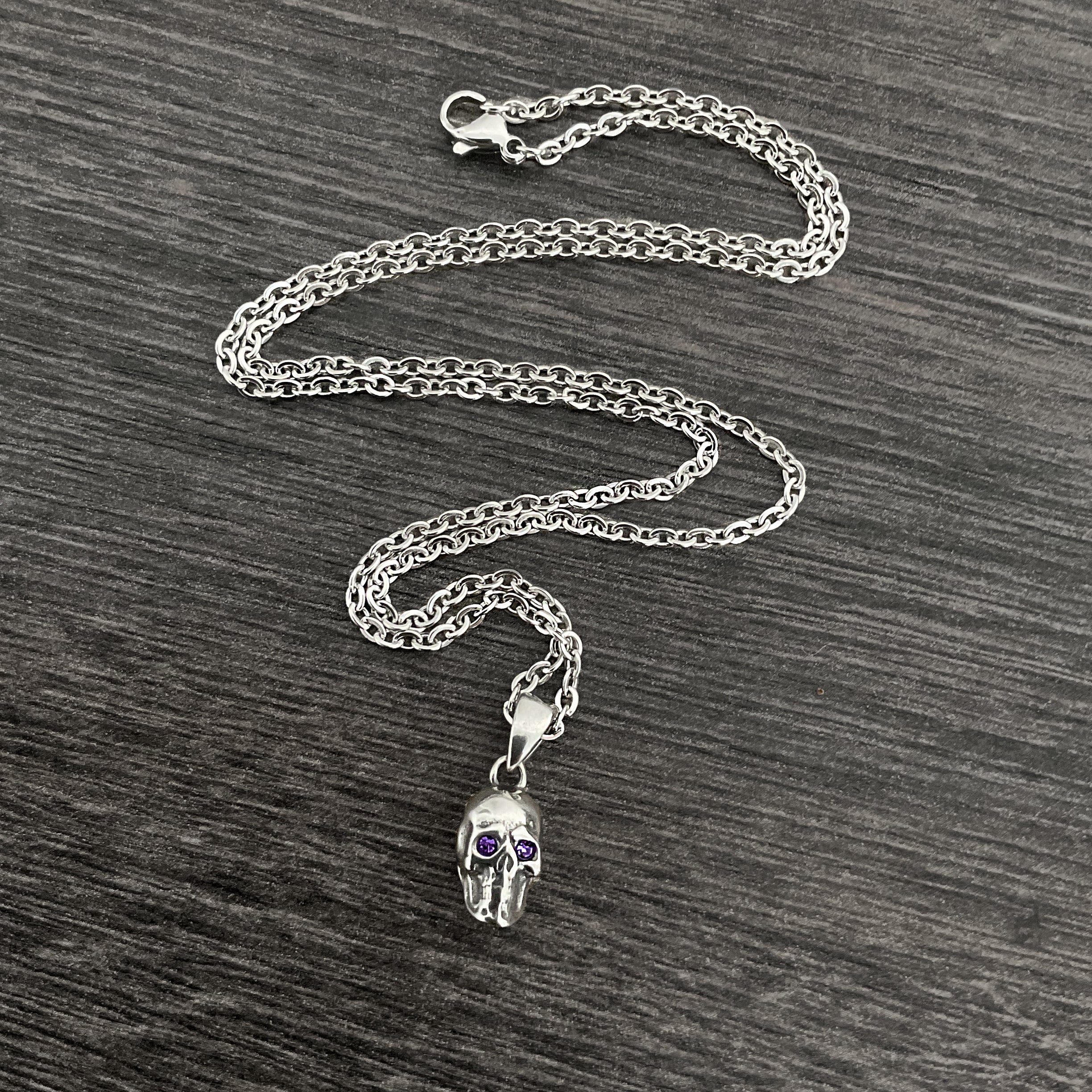 Skull necklace with Purple eyes