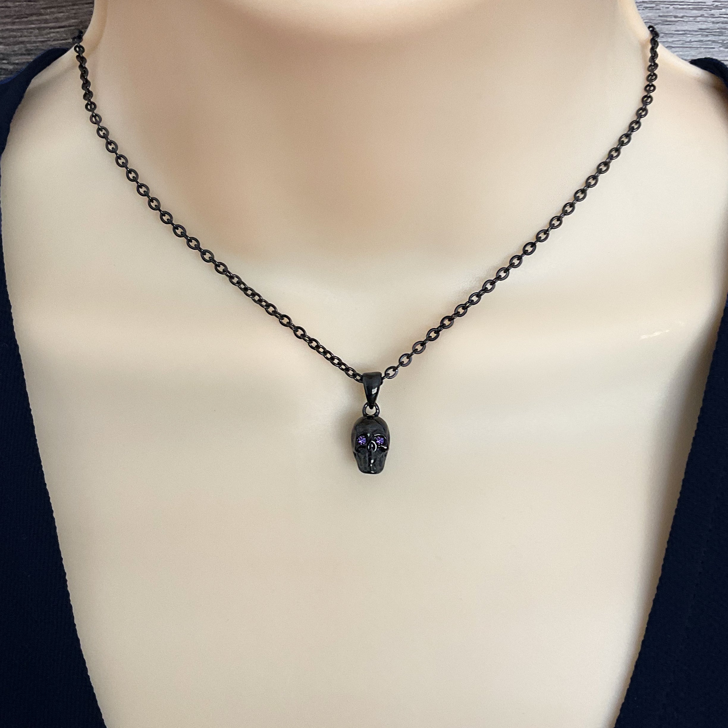 Skull necklace with Purple eyes