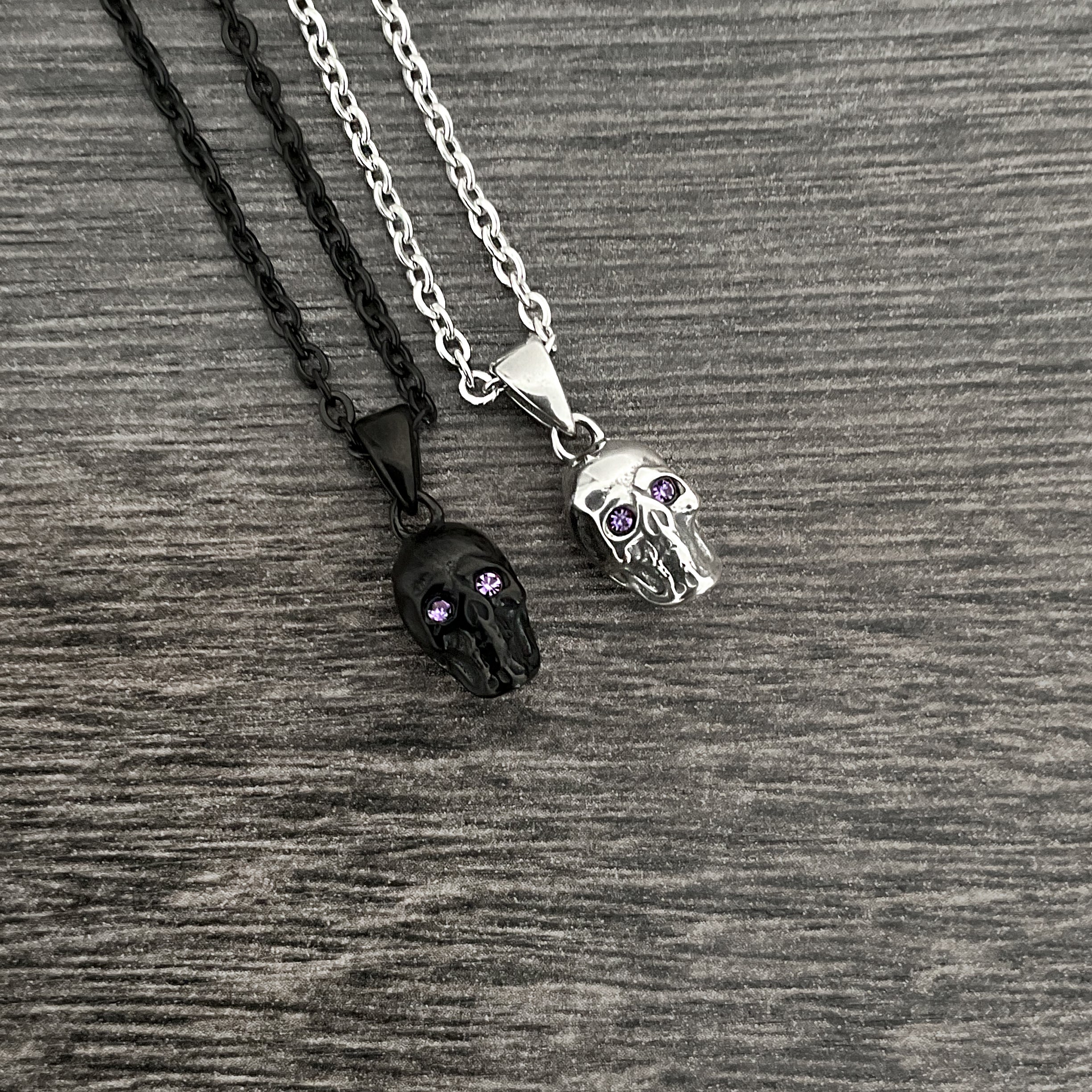 Skull necklace with Purple eyes