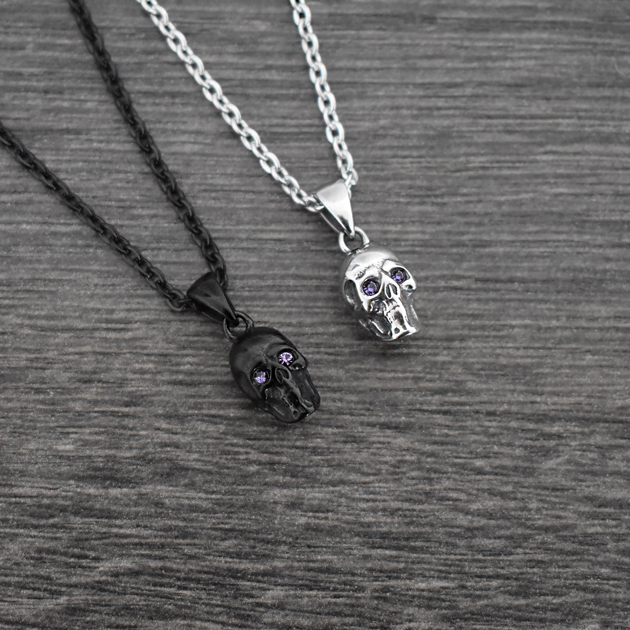 Skull necklace with Purple eyes