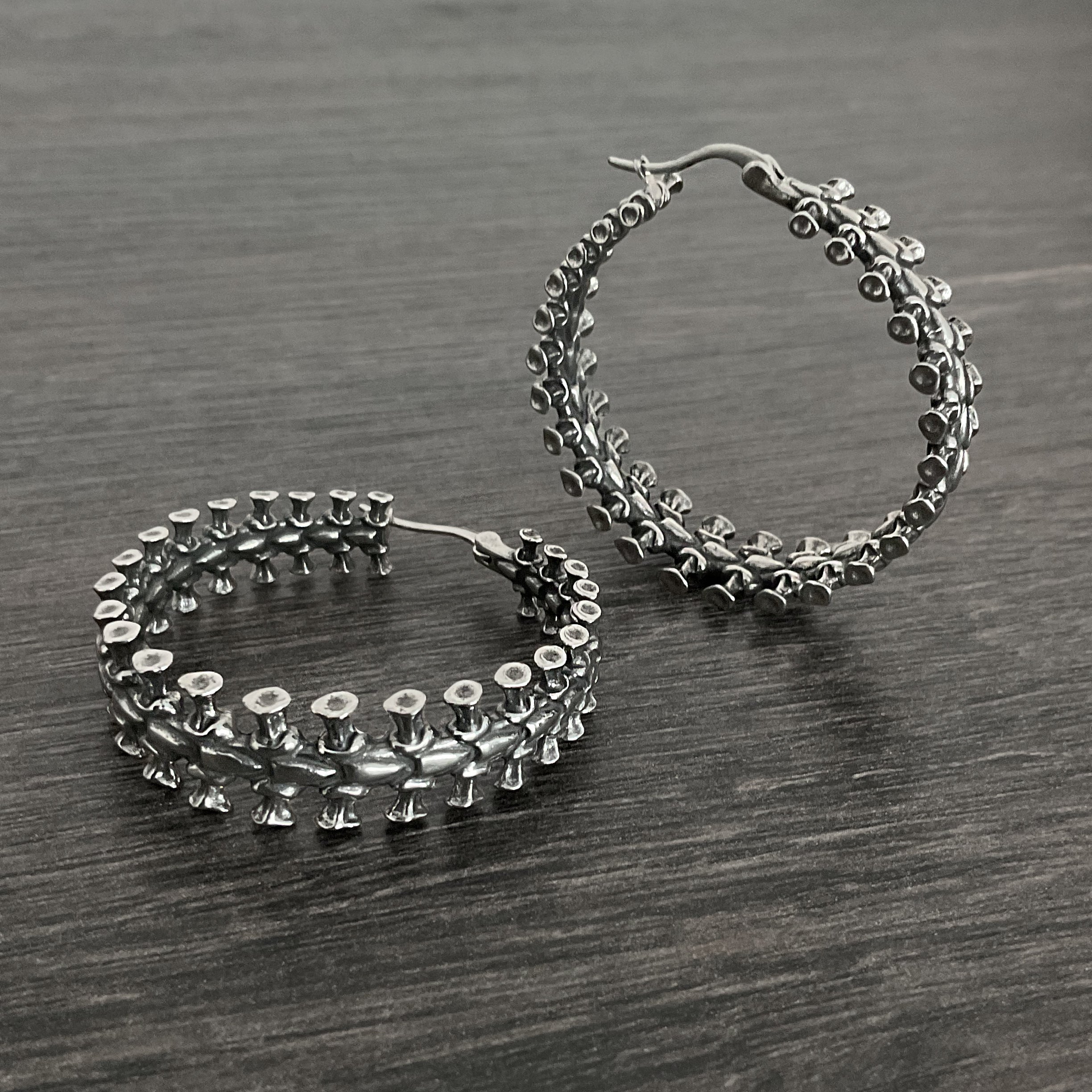 Spine hoop earrings