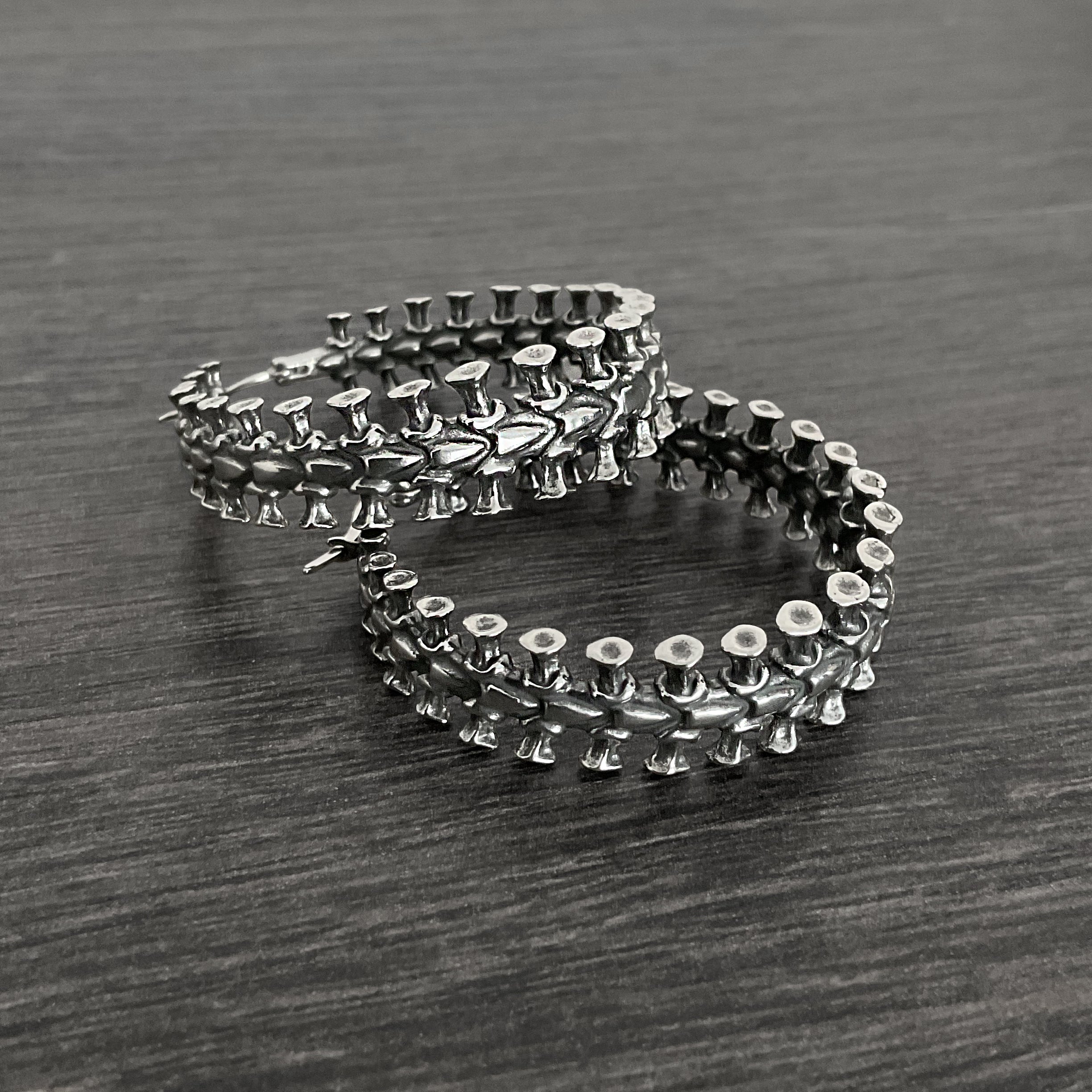 Spine hoop earrings