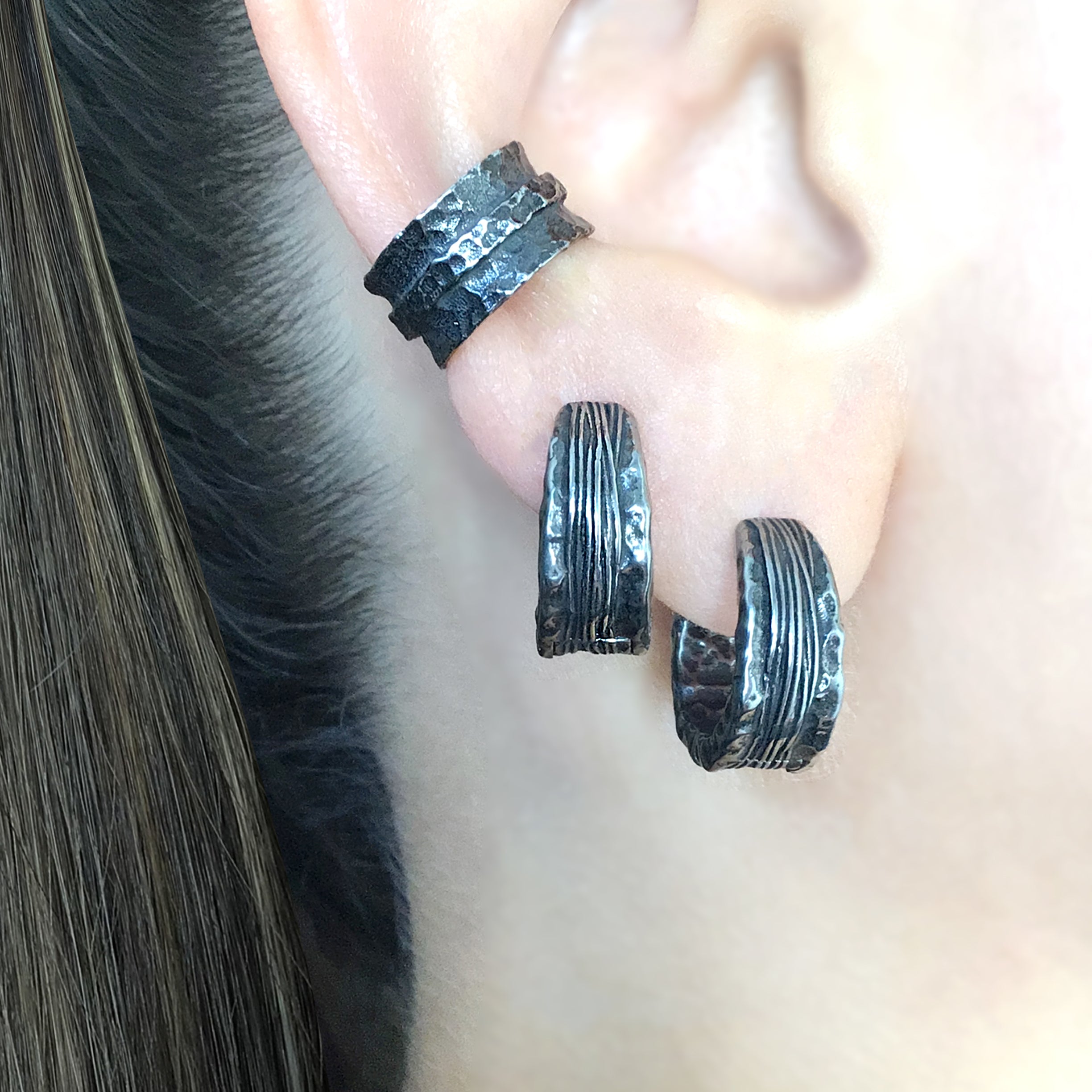 Textured hoop earrings with lines