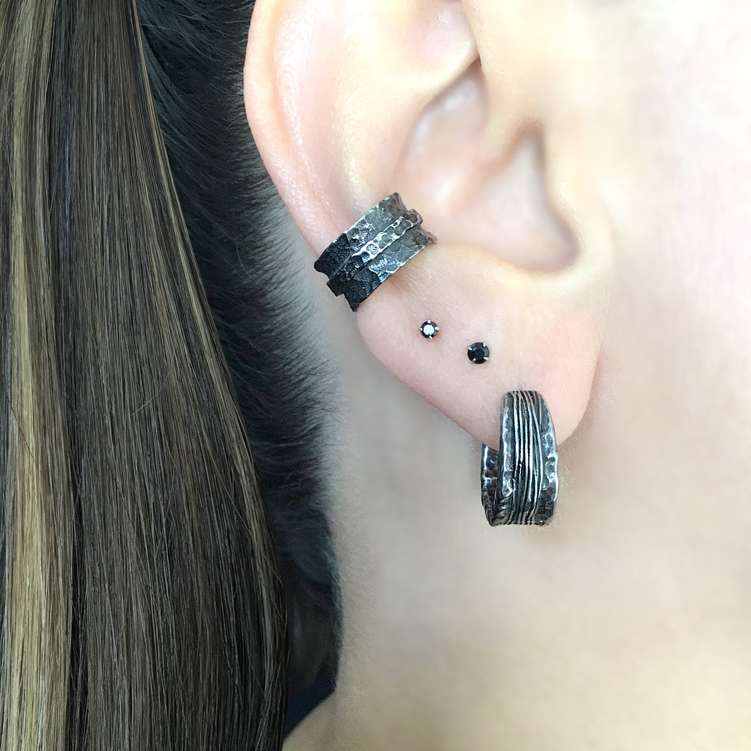 Textured hoop earrings with lines