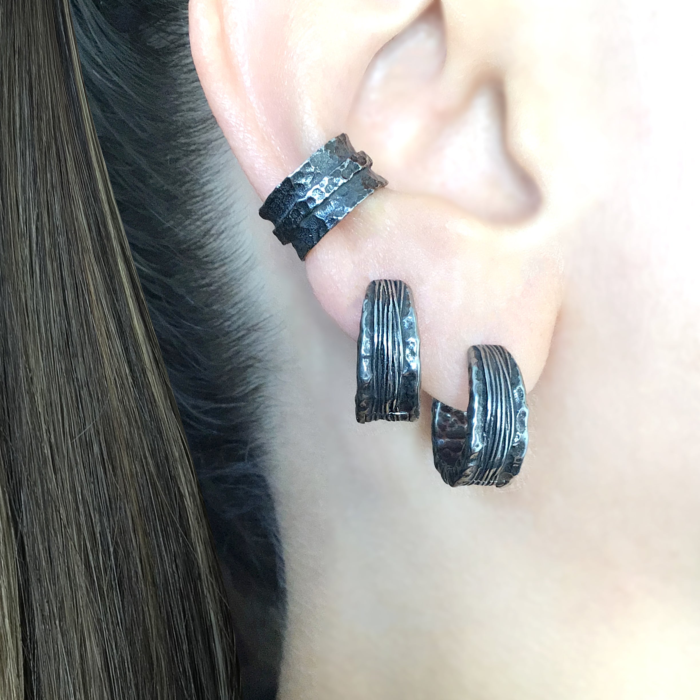 Textured hoop earrings with lines