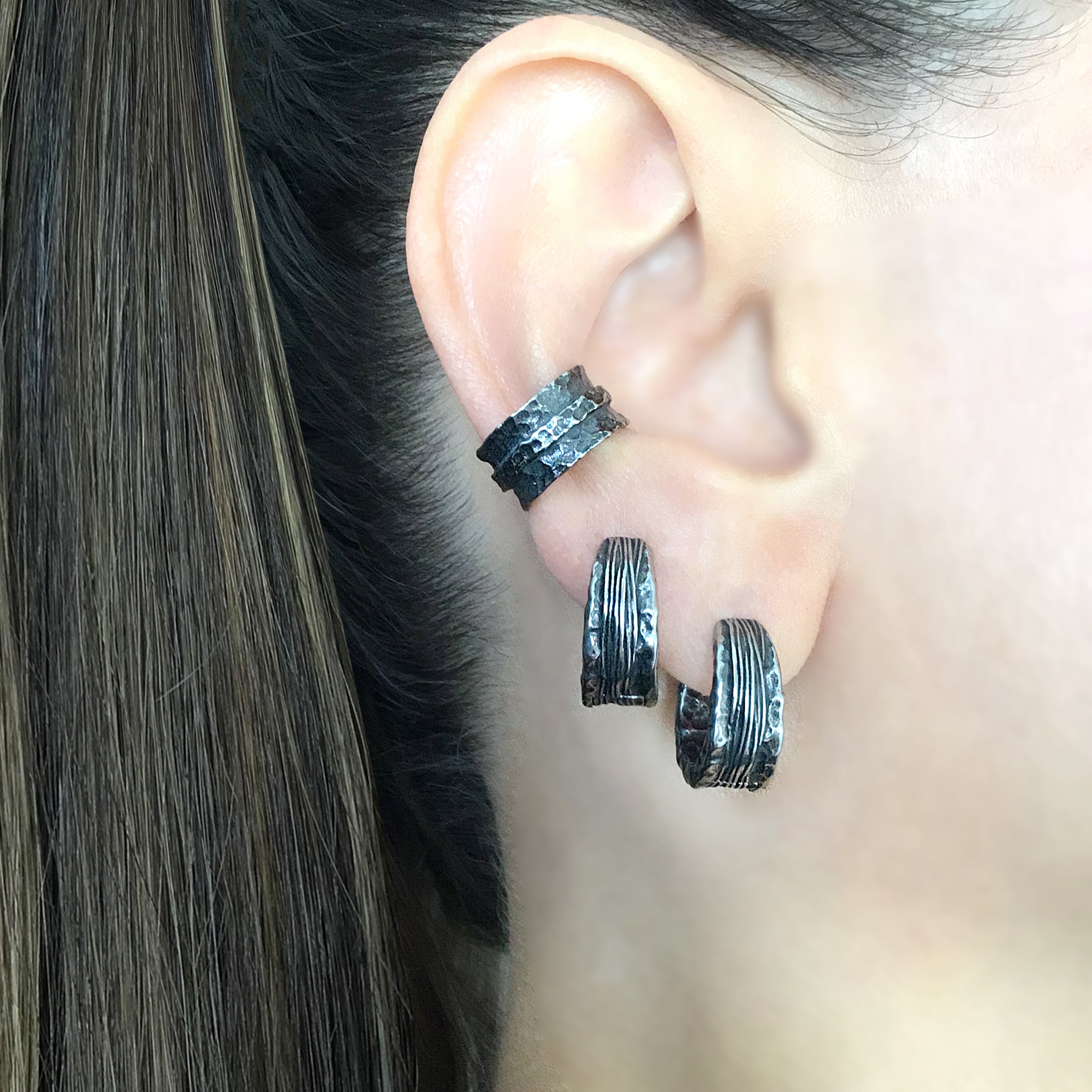 Textured hoop earrings with lines