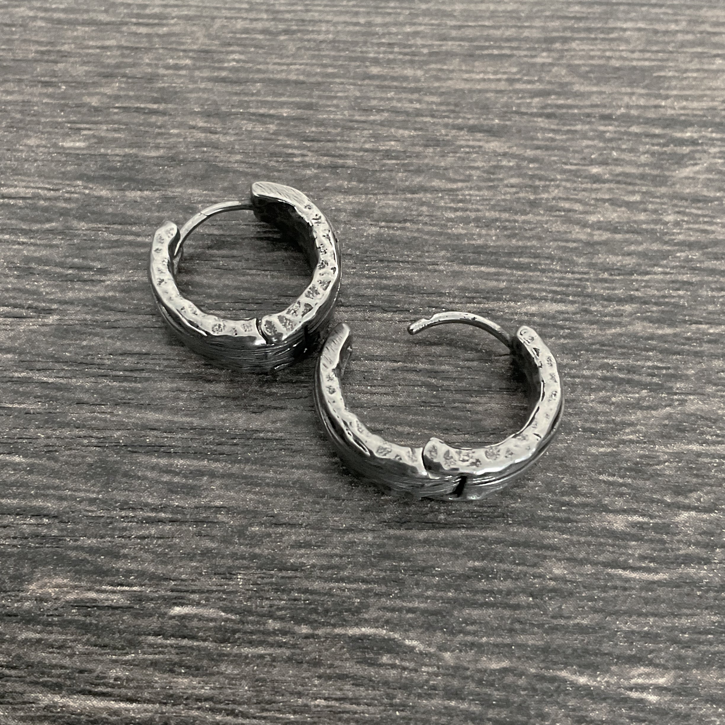 Textured hoop earrings with lines