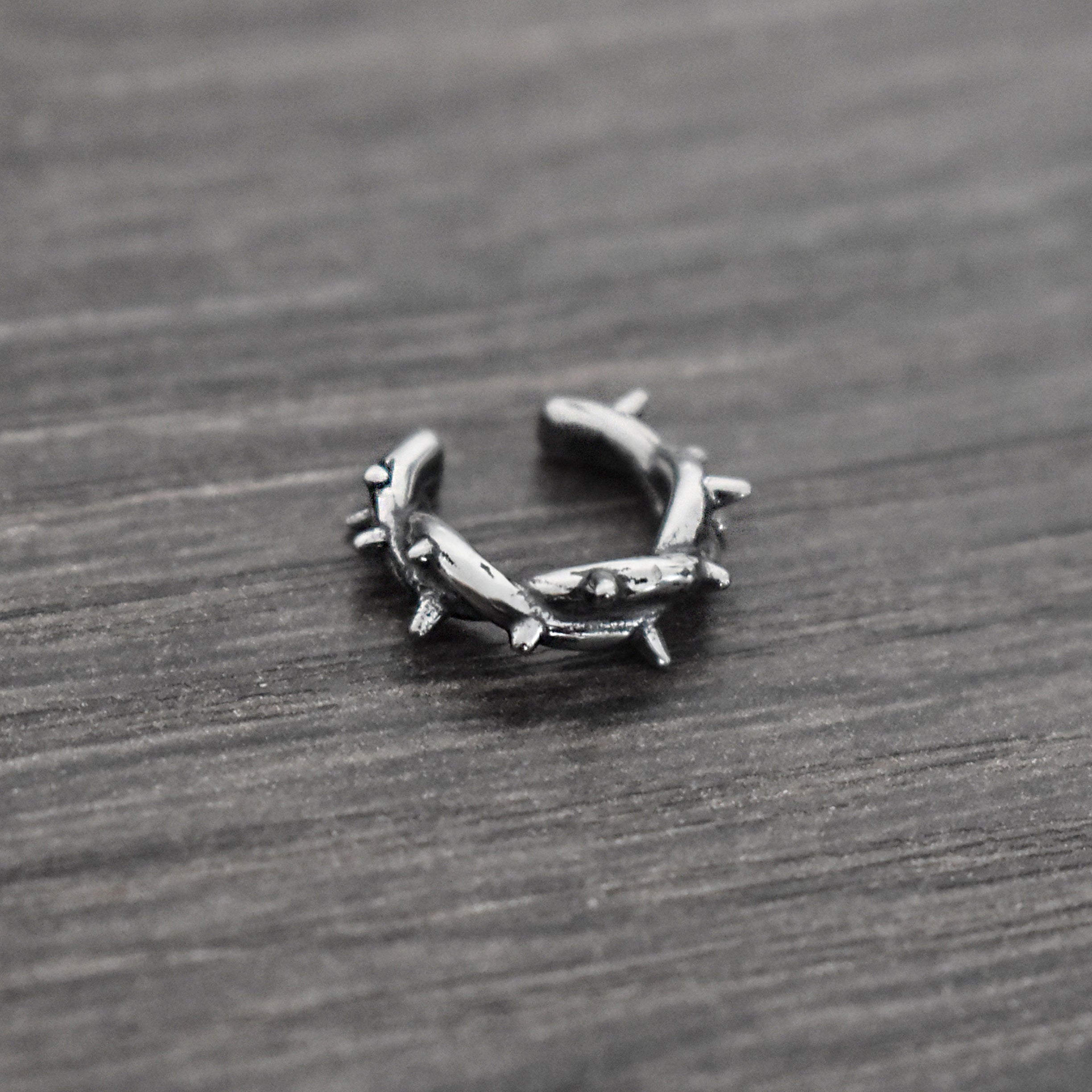 Thorns ear cuff no piercing
