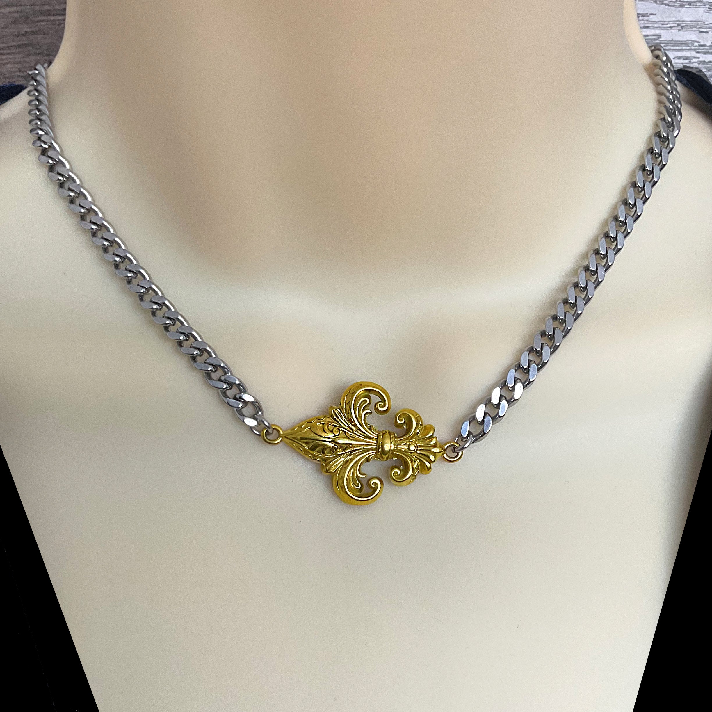 Fleur-de-lis two tonal necklace