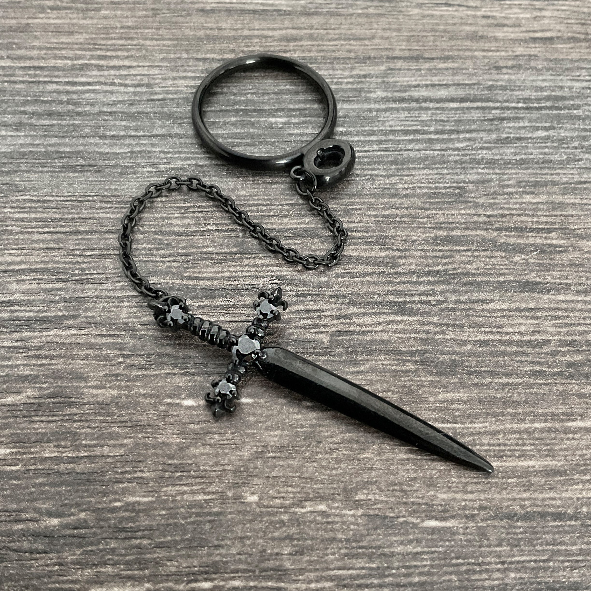 Fleur Sword ring Black on Black