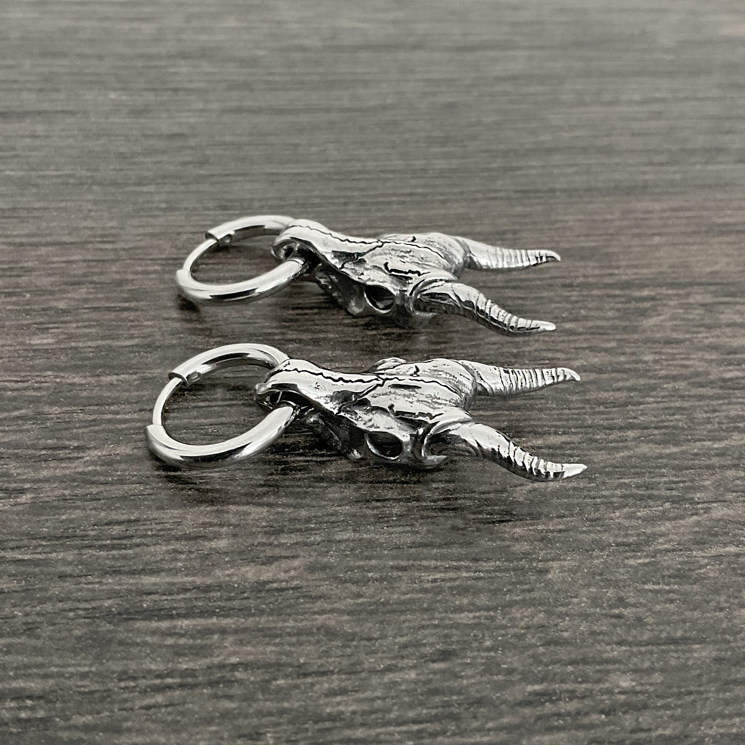 Blesbok skull hoop earrings in Silver