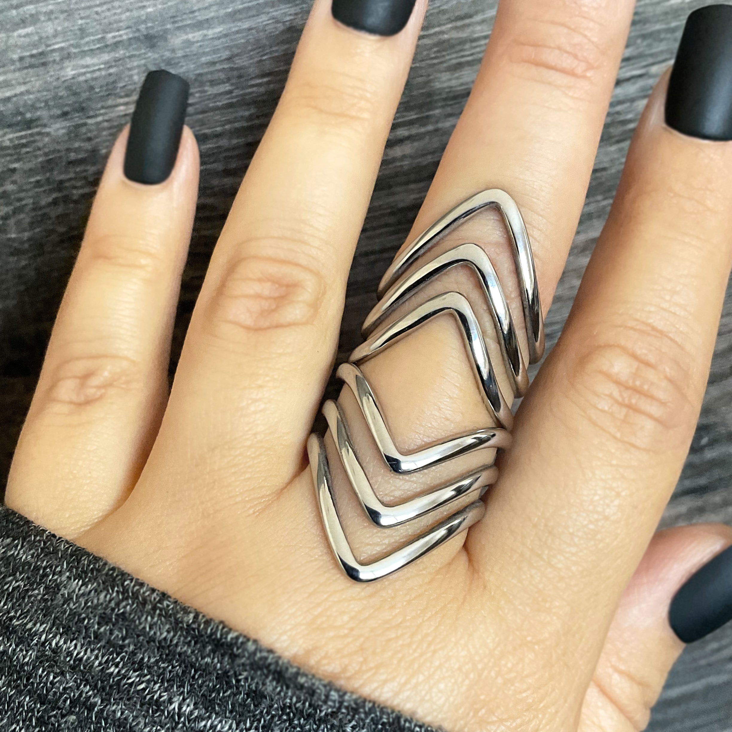 Chevron ring | V ring