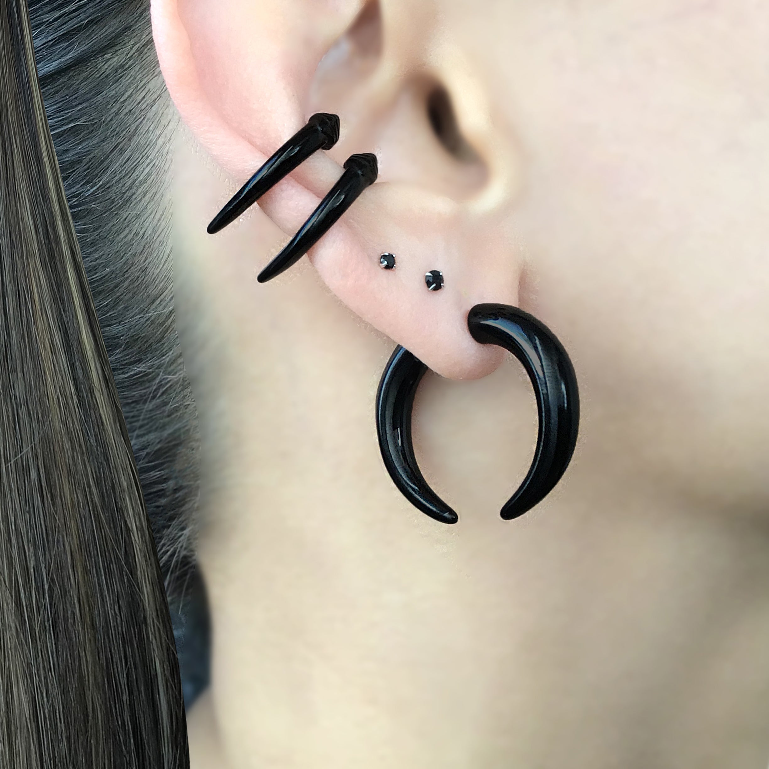 Claw hoop ear jacket in Black