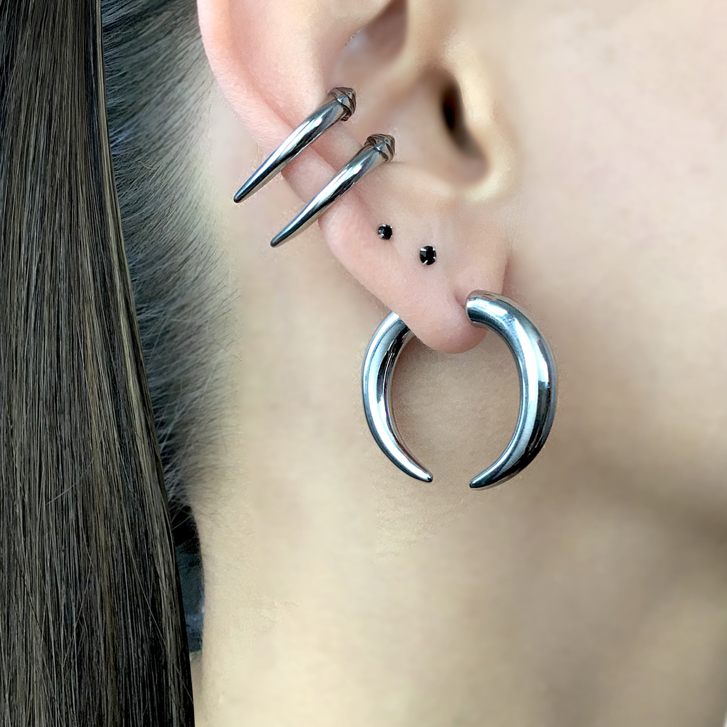 Claw ear cuff no piercing in Black