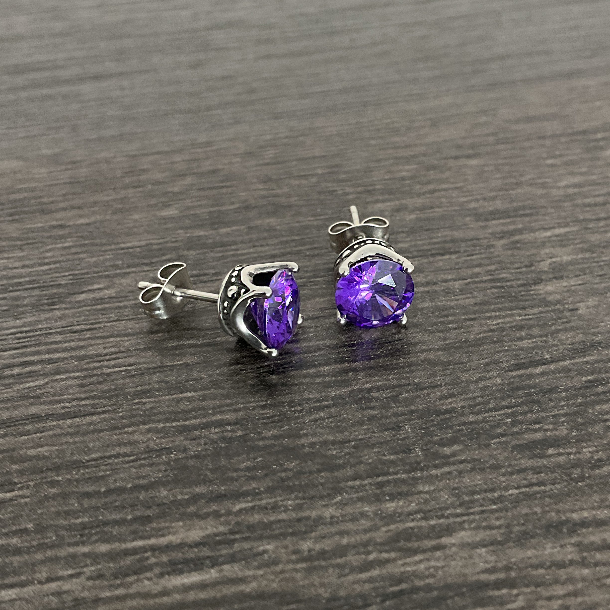 Stud earrings in crown setting