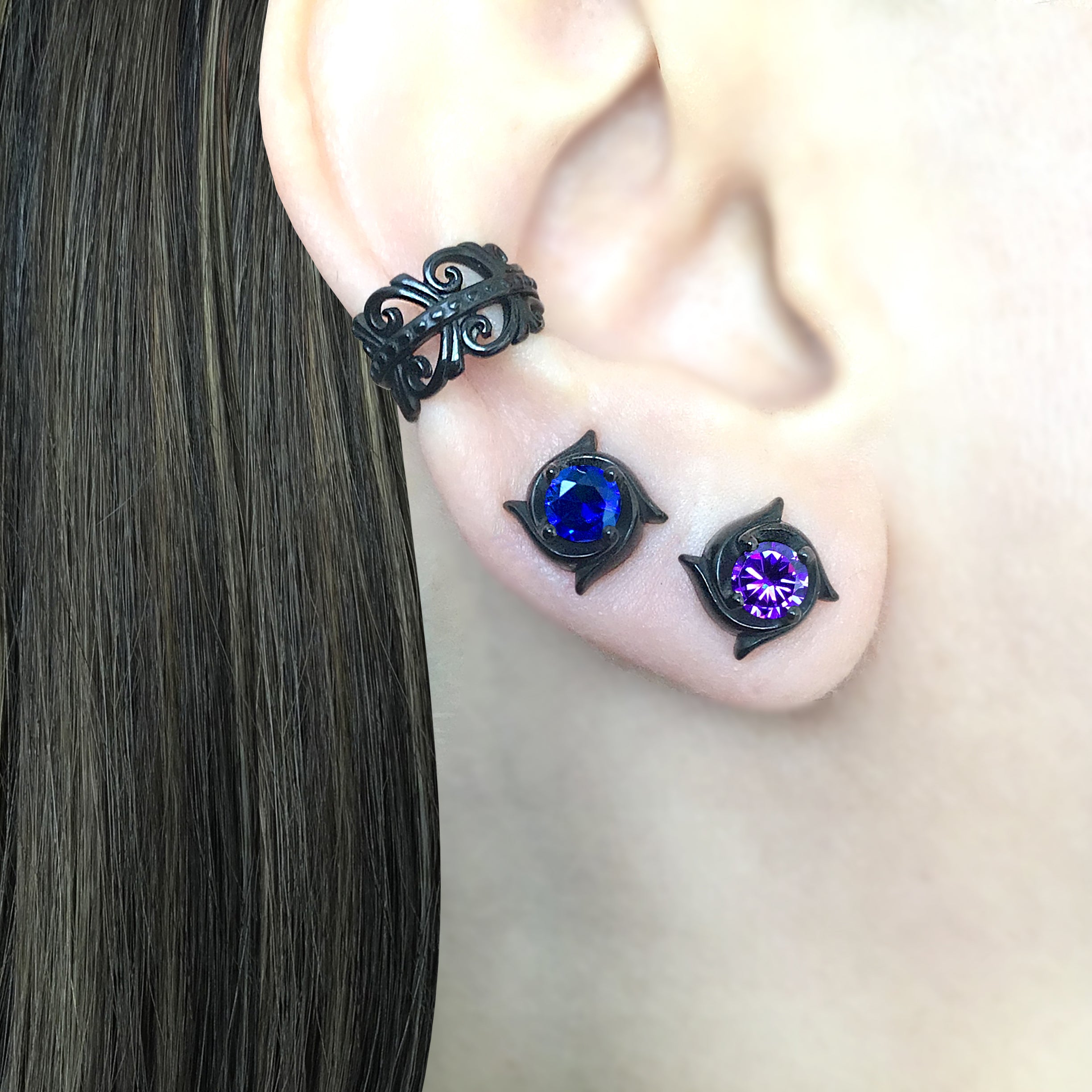 Gothic stud earrings in Purple