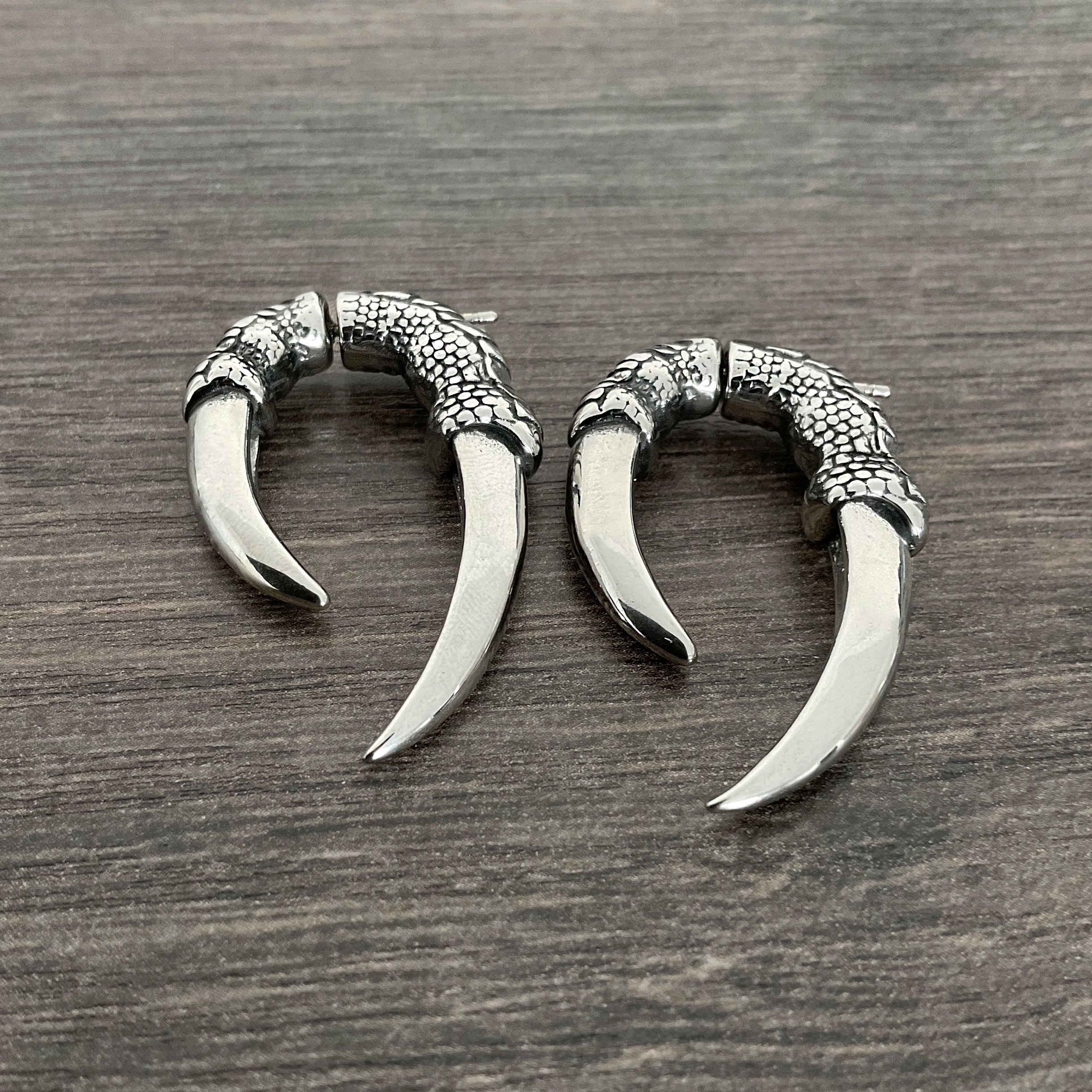 Dragon claw front back earring