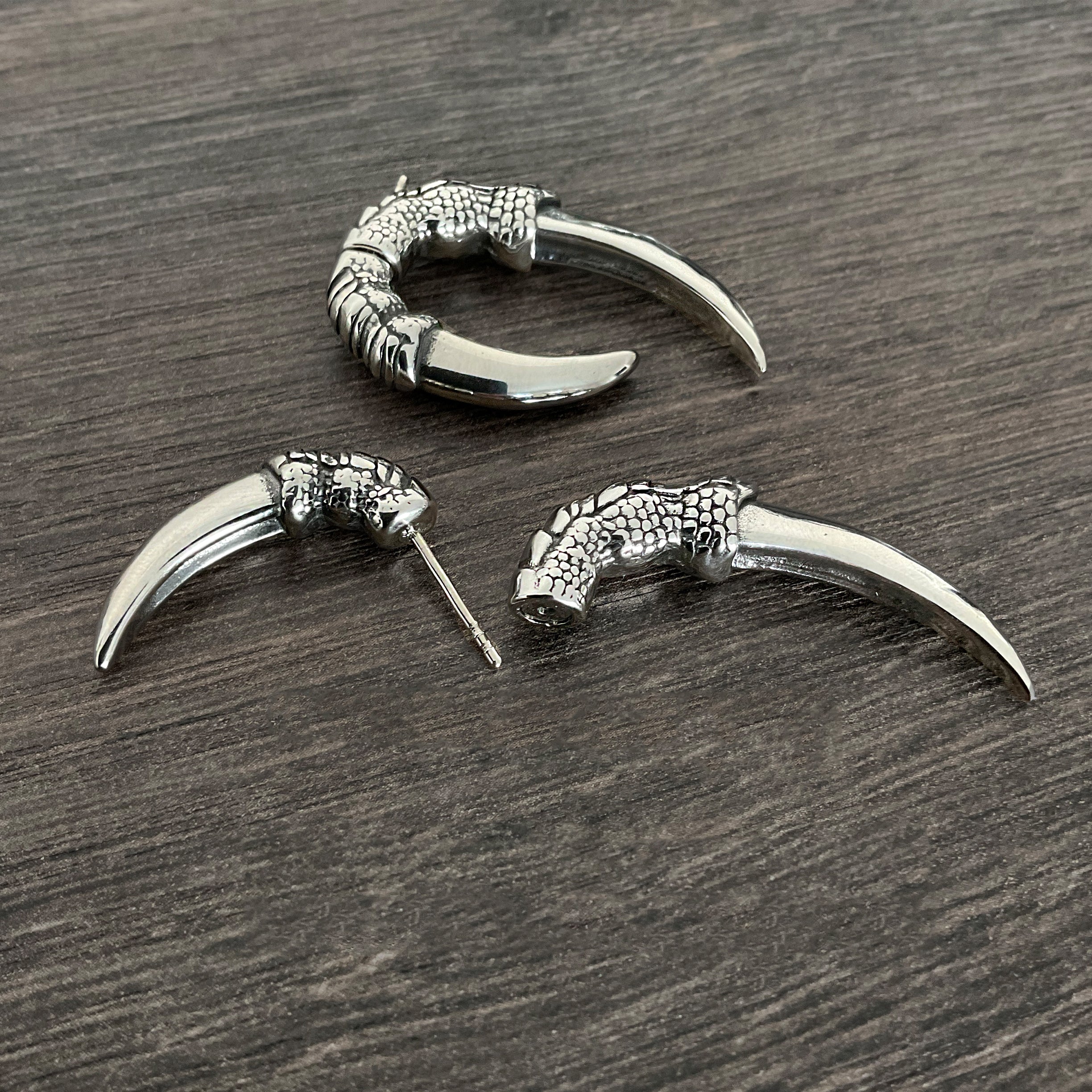 Dragon claw front back earring