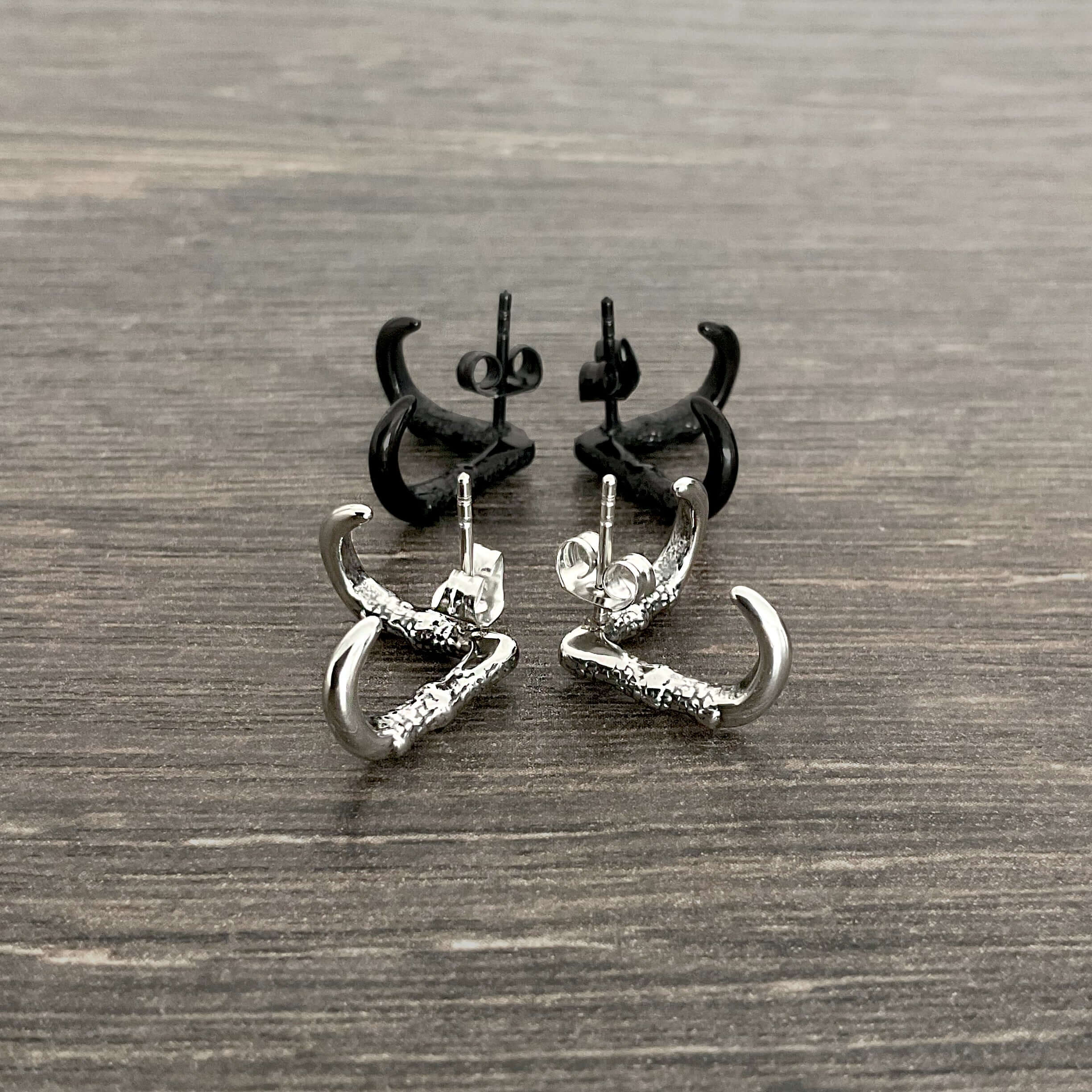 Dragon claws hook studs