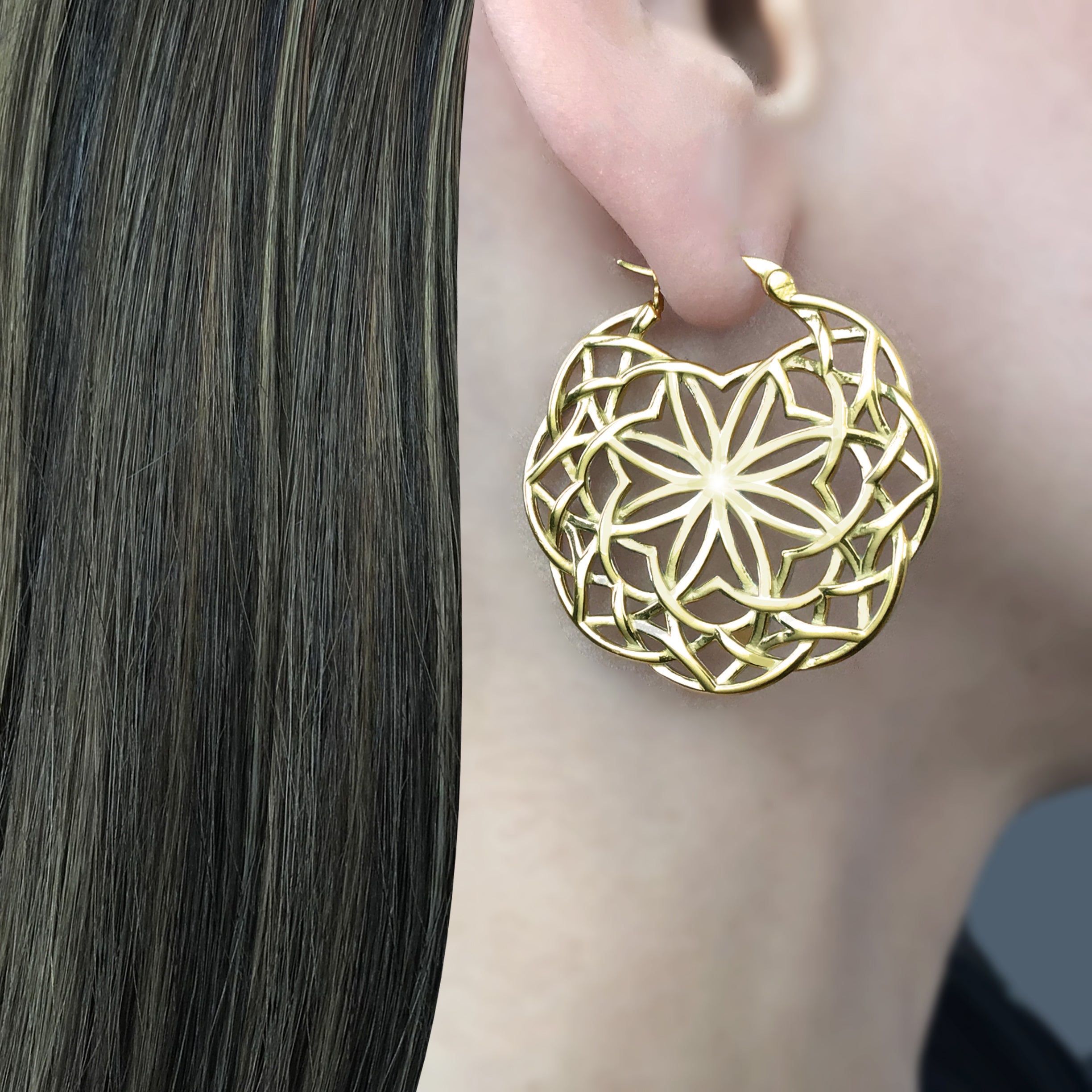 Flower Hoop earrings in Silver