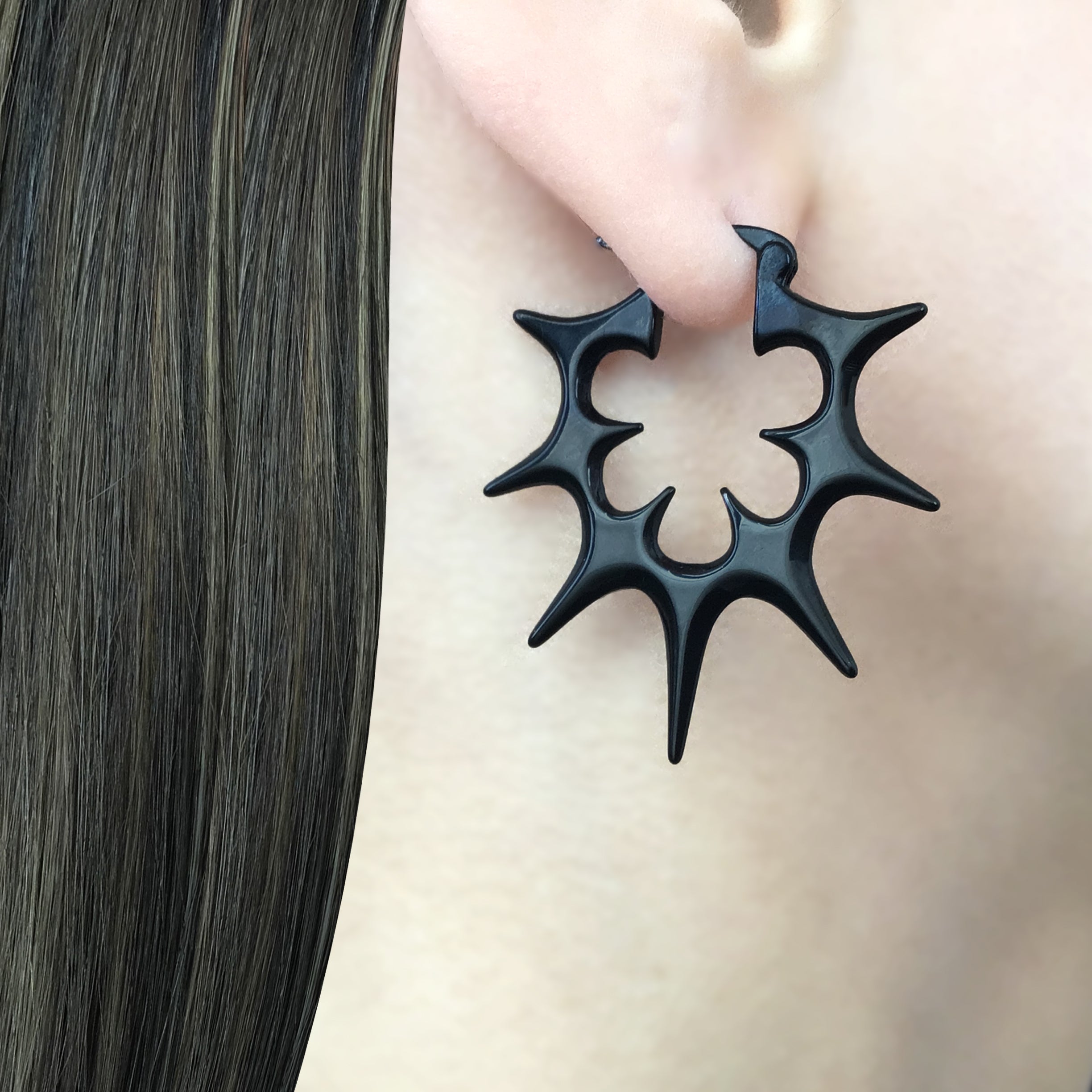 Gothic spikes hoop earrings in Black