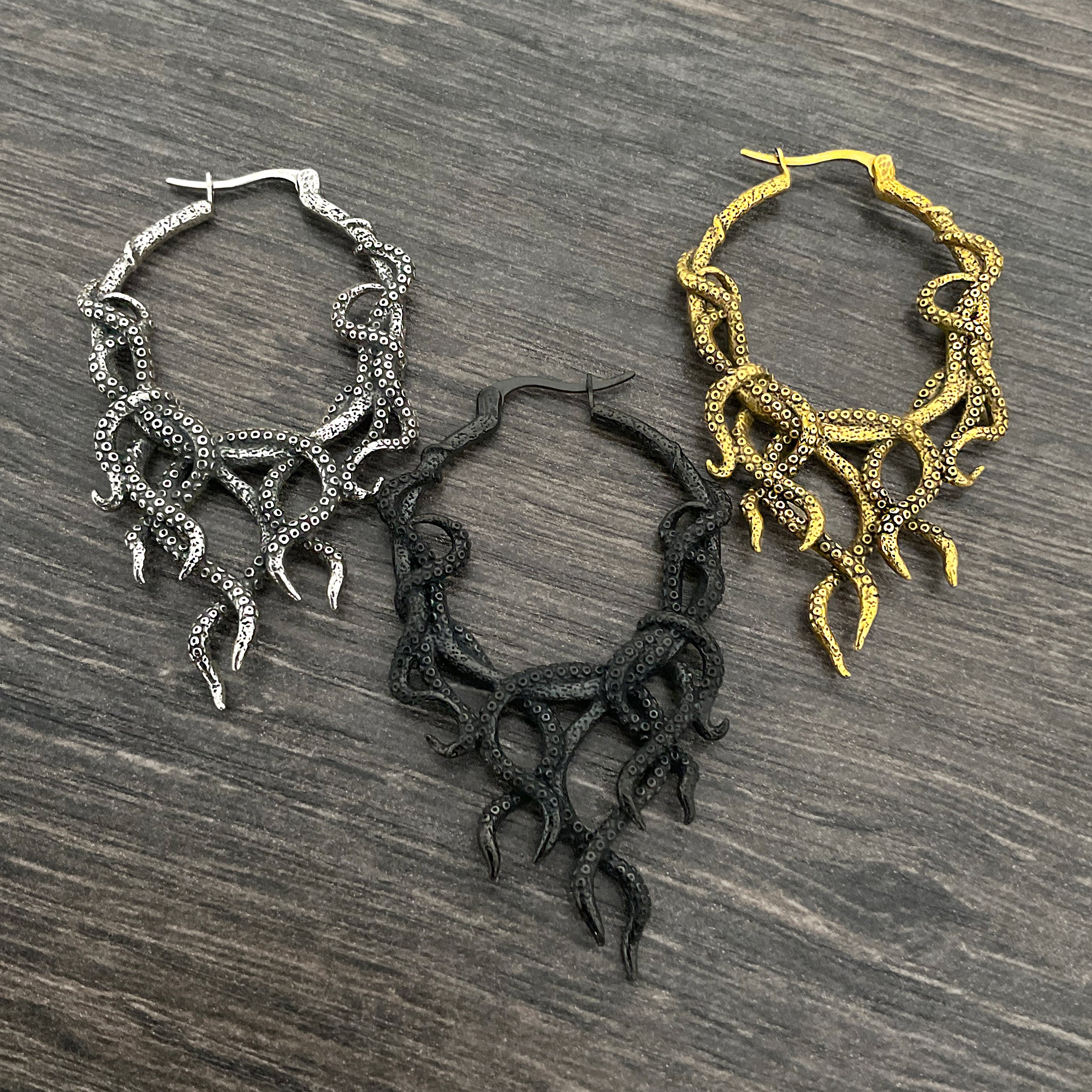 Octopus hoop earrings in Gold