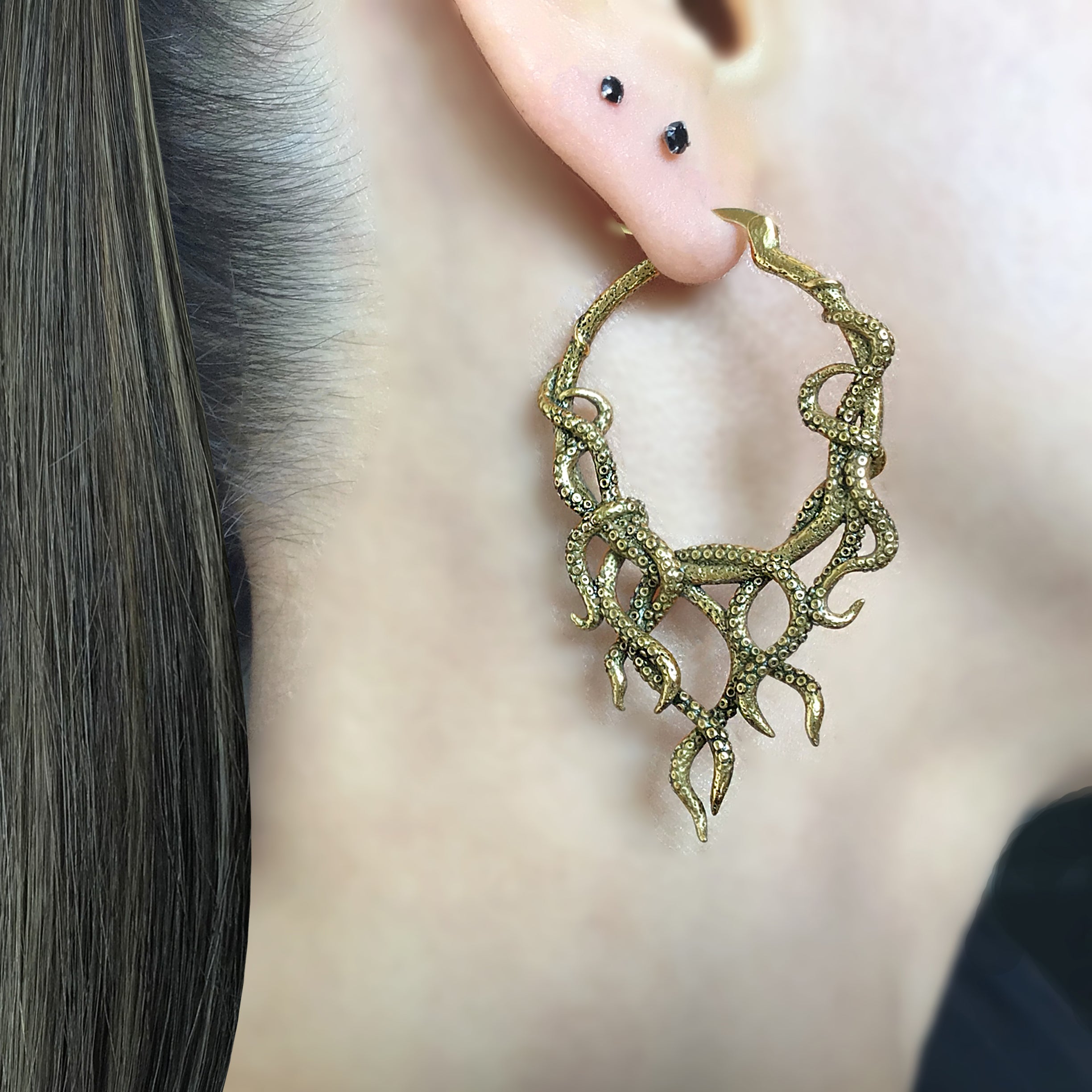 Octopus hoop earrings in Gold