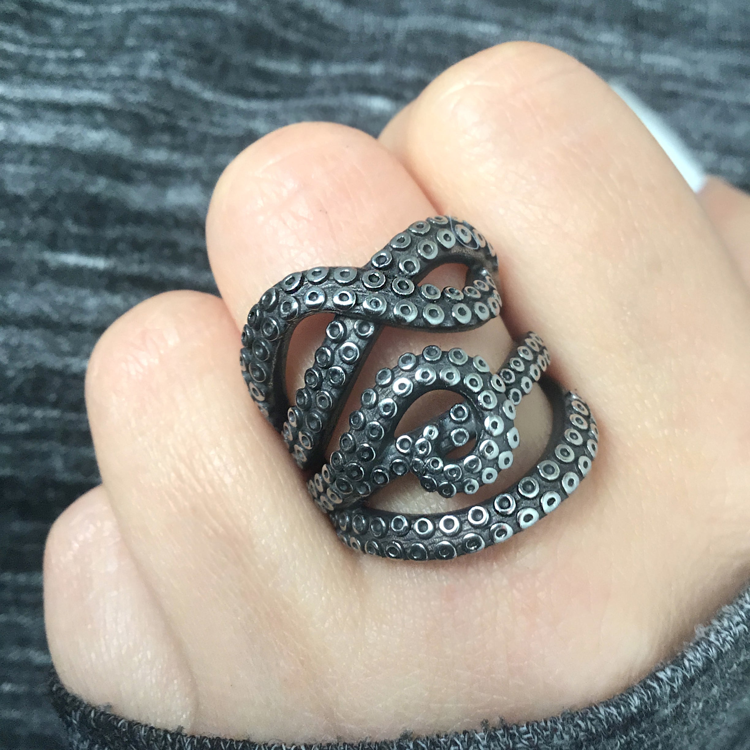 Octopus tentacles wide ring