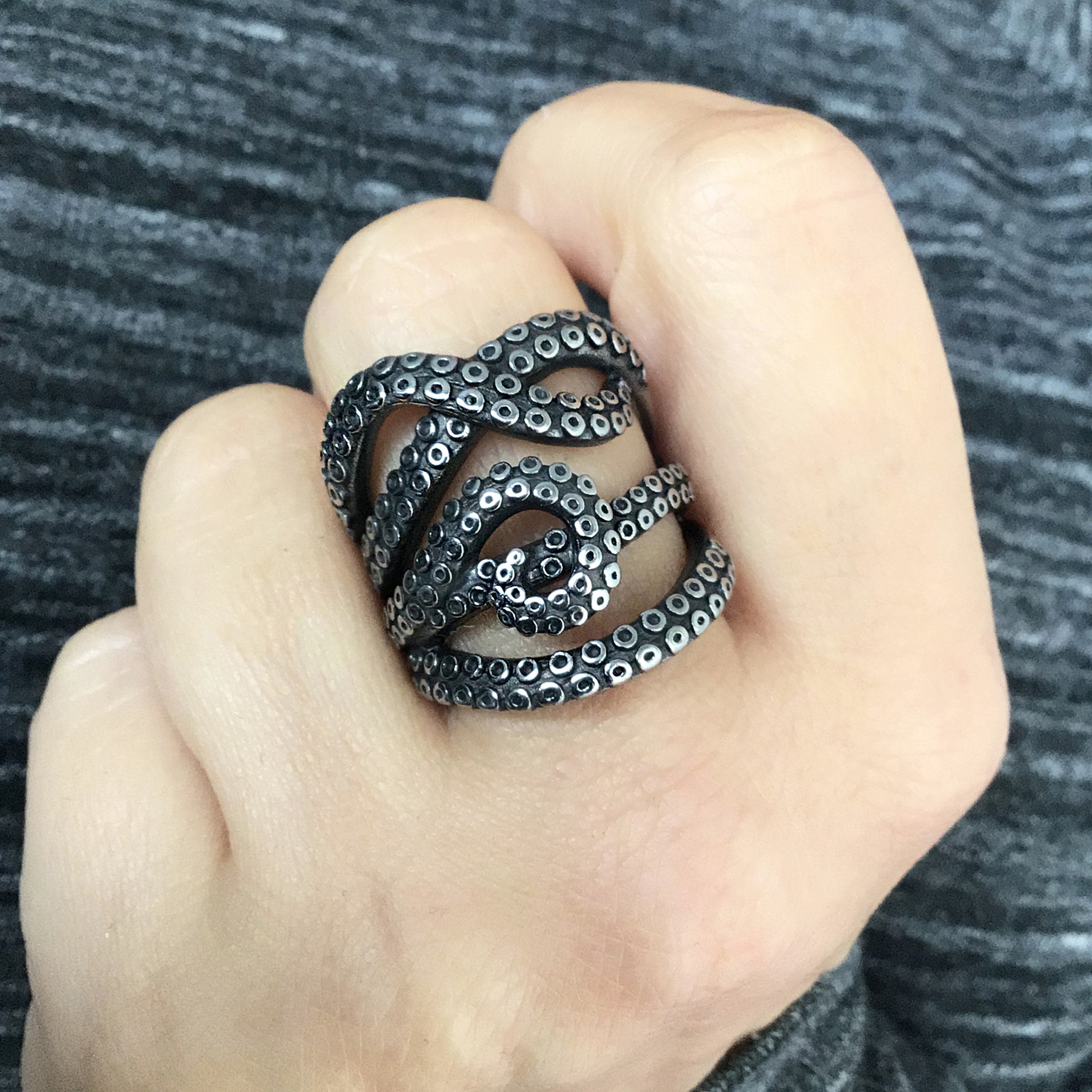 Octopus tentacles wide ring