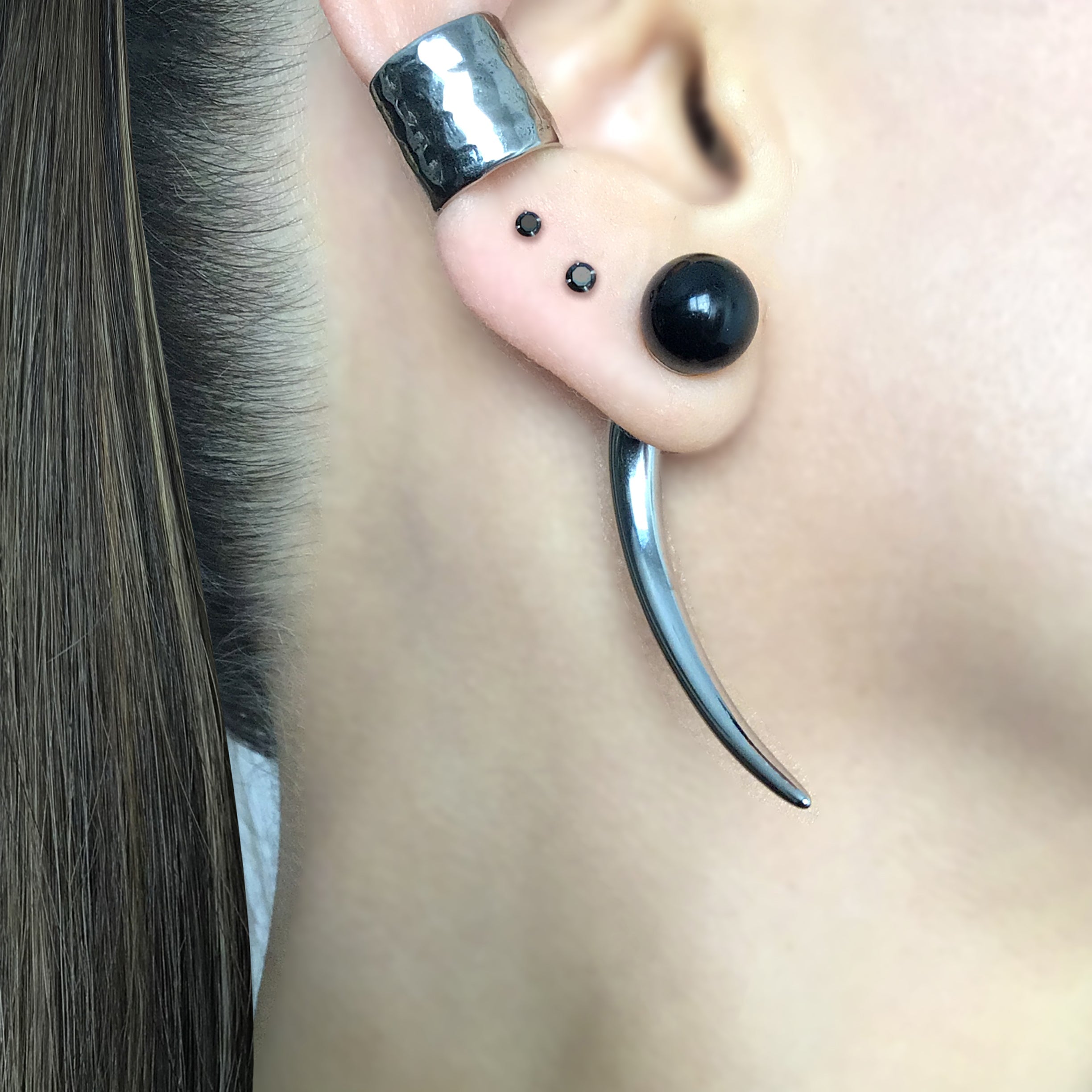 Black Pearl claw ear jacket earrings in Silver